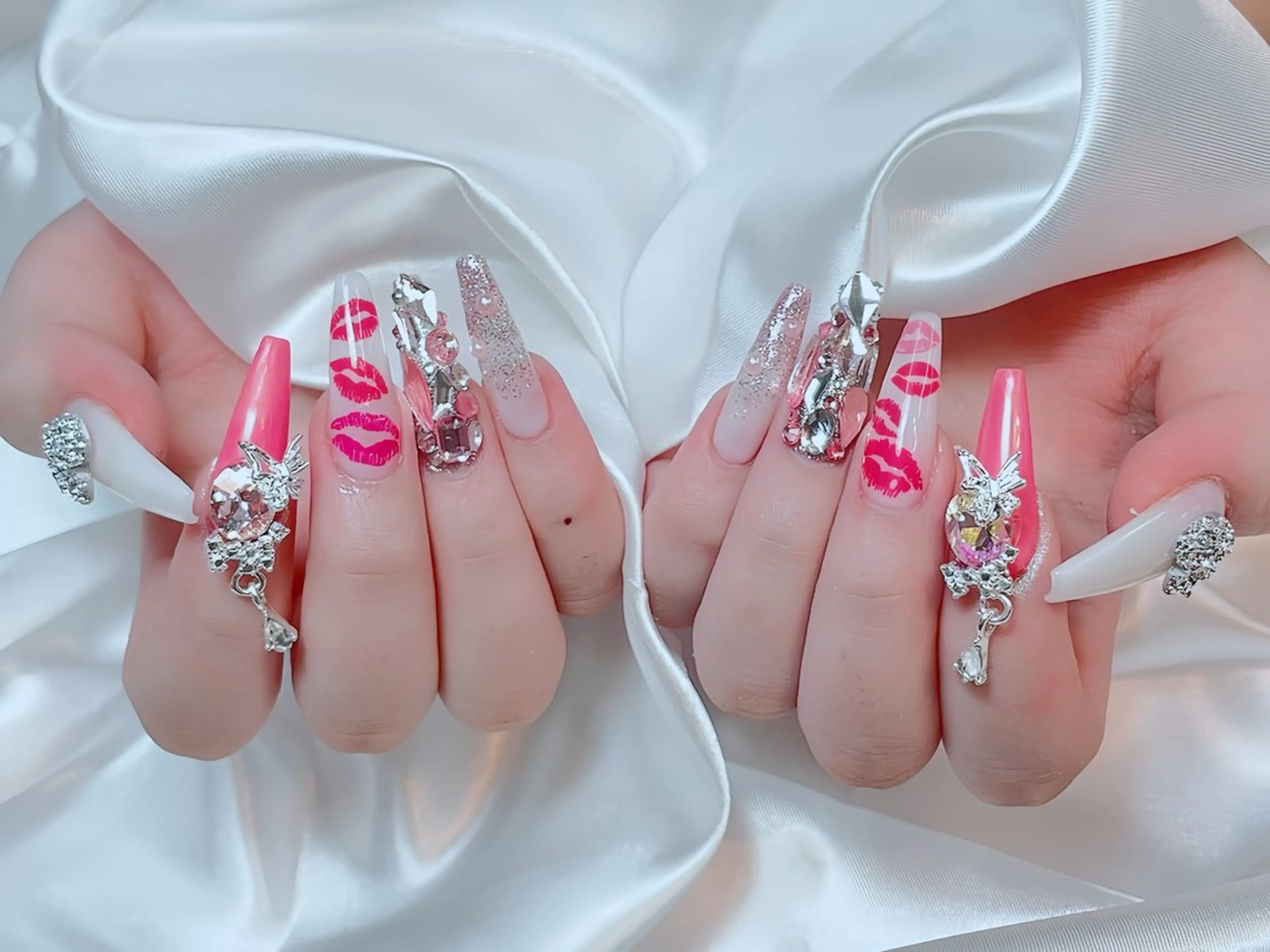 ネイル チークネイル フレンチネイル ガラスフレンチ グラデーション キラキラネイル ハンドネイル Rin Nail 新大久保店のネイルデザイン