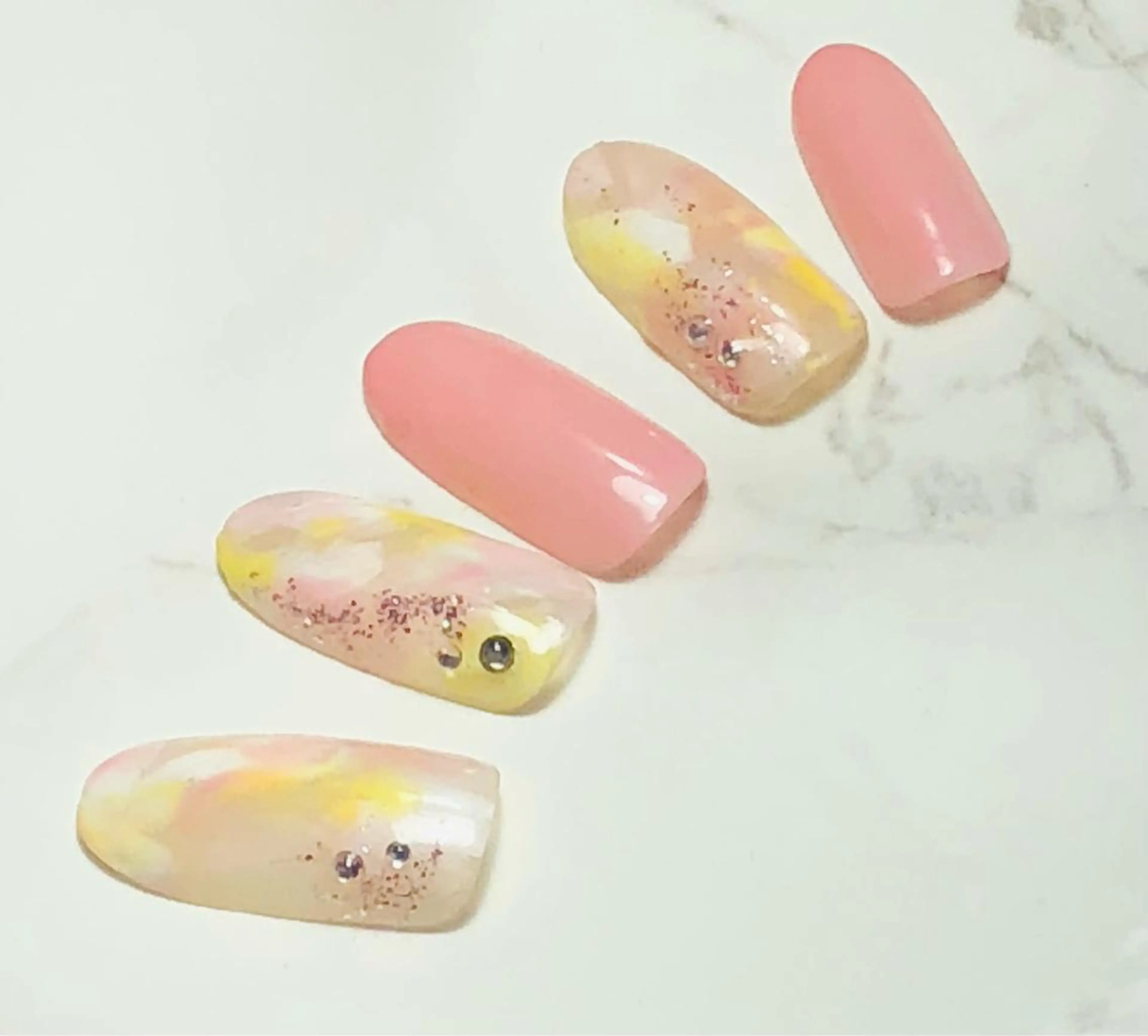 ネイル ジェルネイル ニュアンスネイル オフィスネイル ワンカラーネイル パラジェル 自爪育成ネイルサロン ヴェルニのネイルデザイン