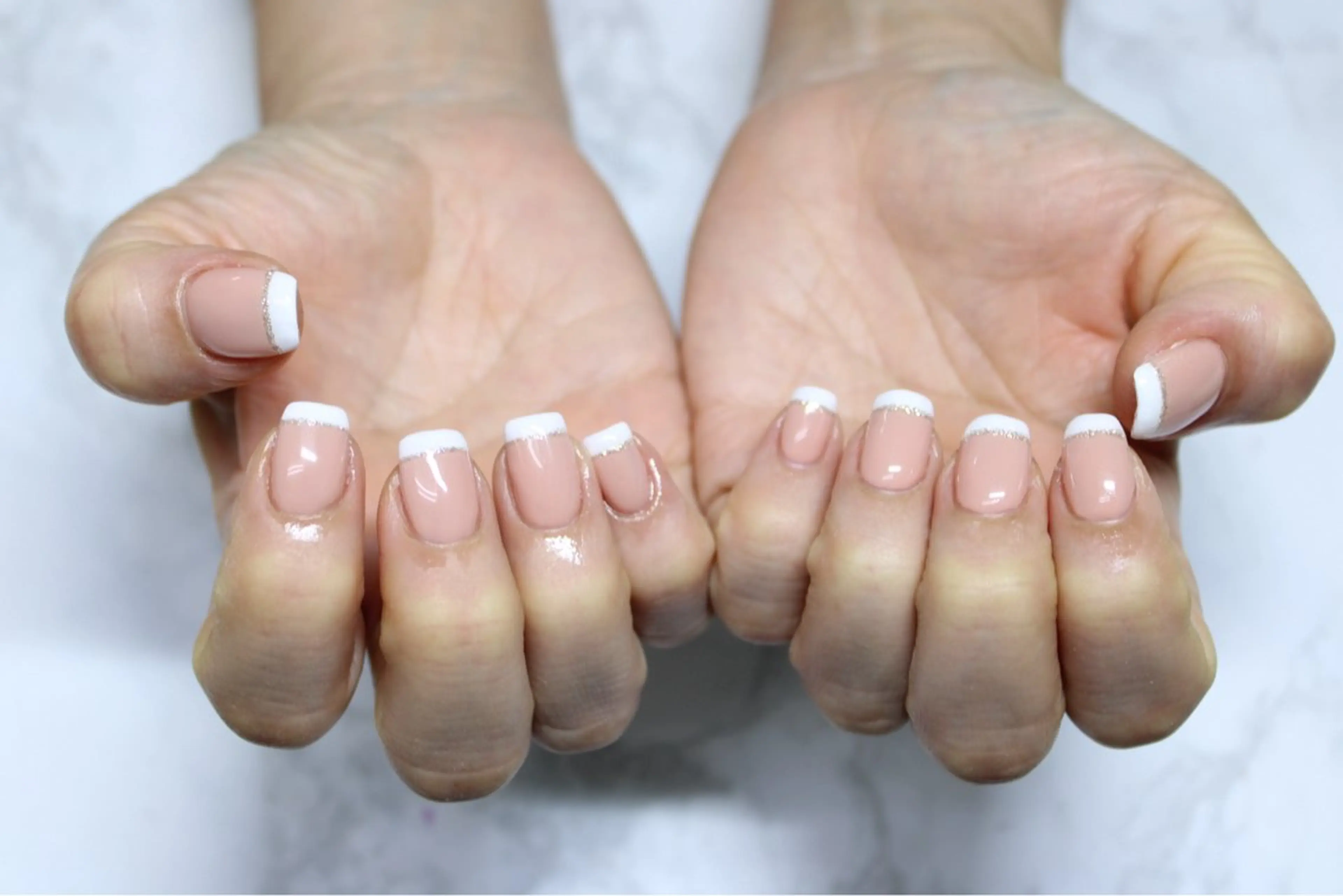 ネイル フレンチネイル レイジー スワンのネイルデザイン