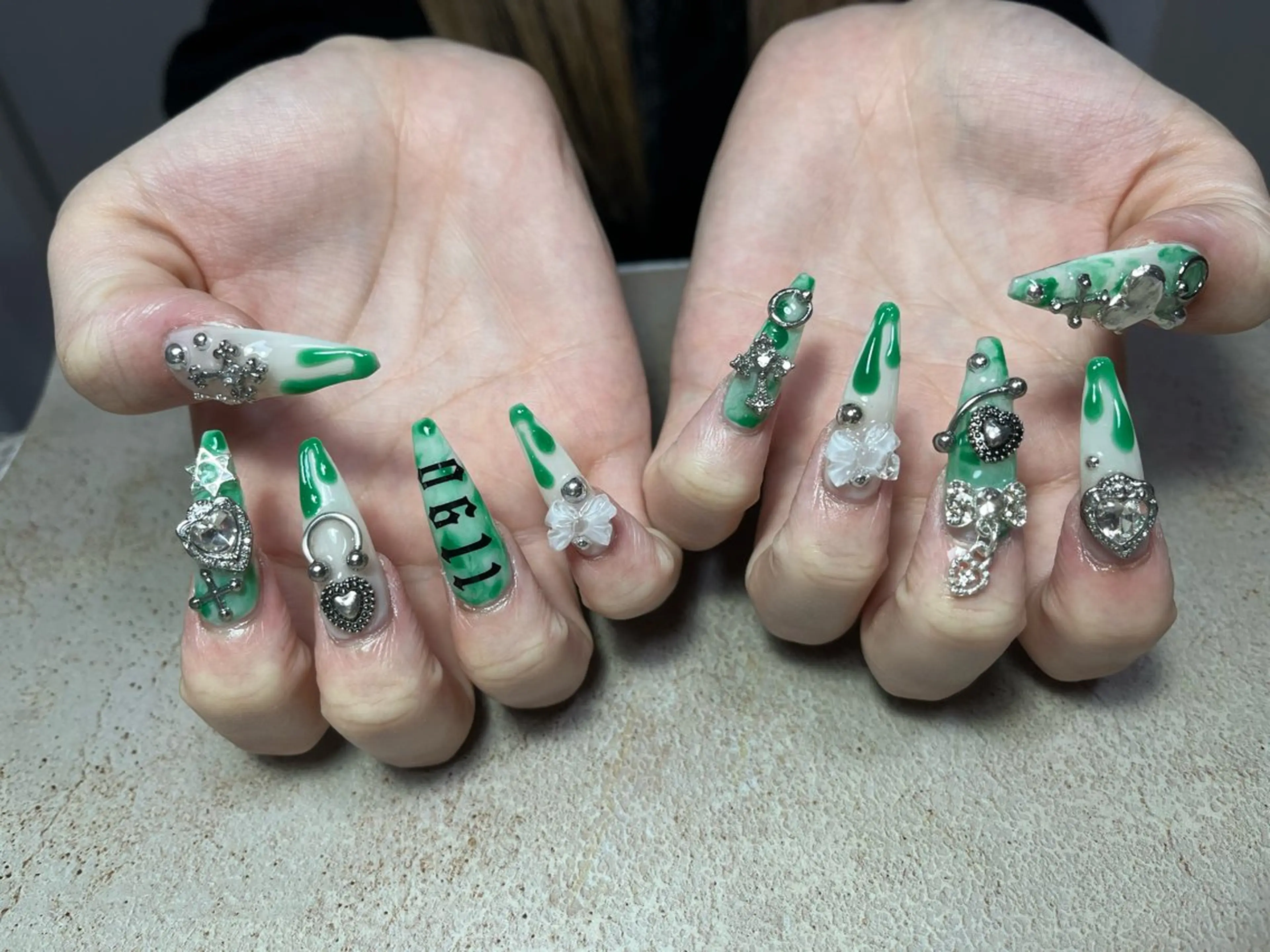 ネイル 持ち込み ハンドネイル goldgleams ちなのネイルデザイン