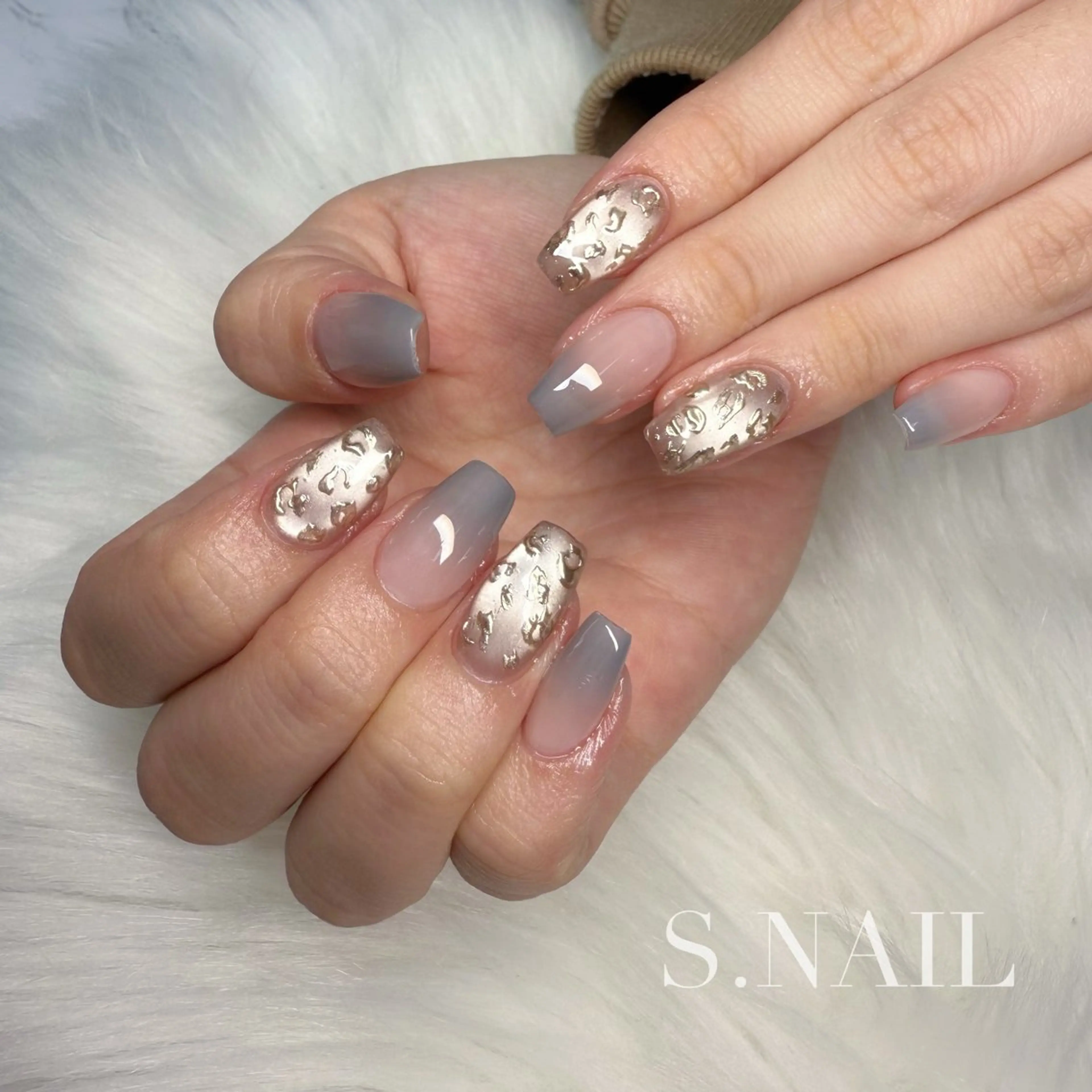 ネイル アニマル柄 ミラーネイル S♡NAIL所属・S.NAIL Suuのネイルデザイン