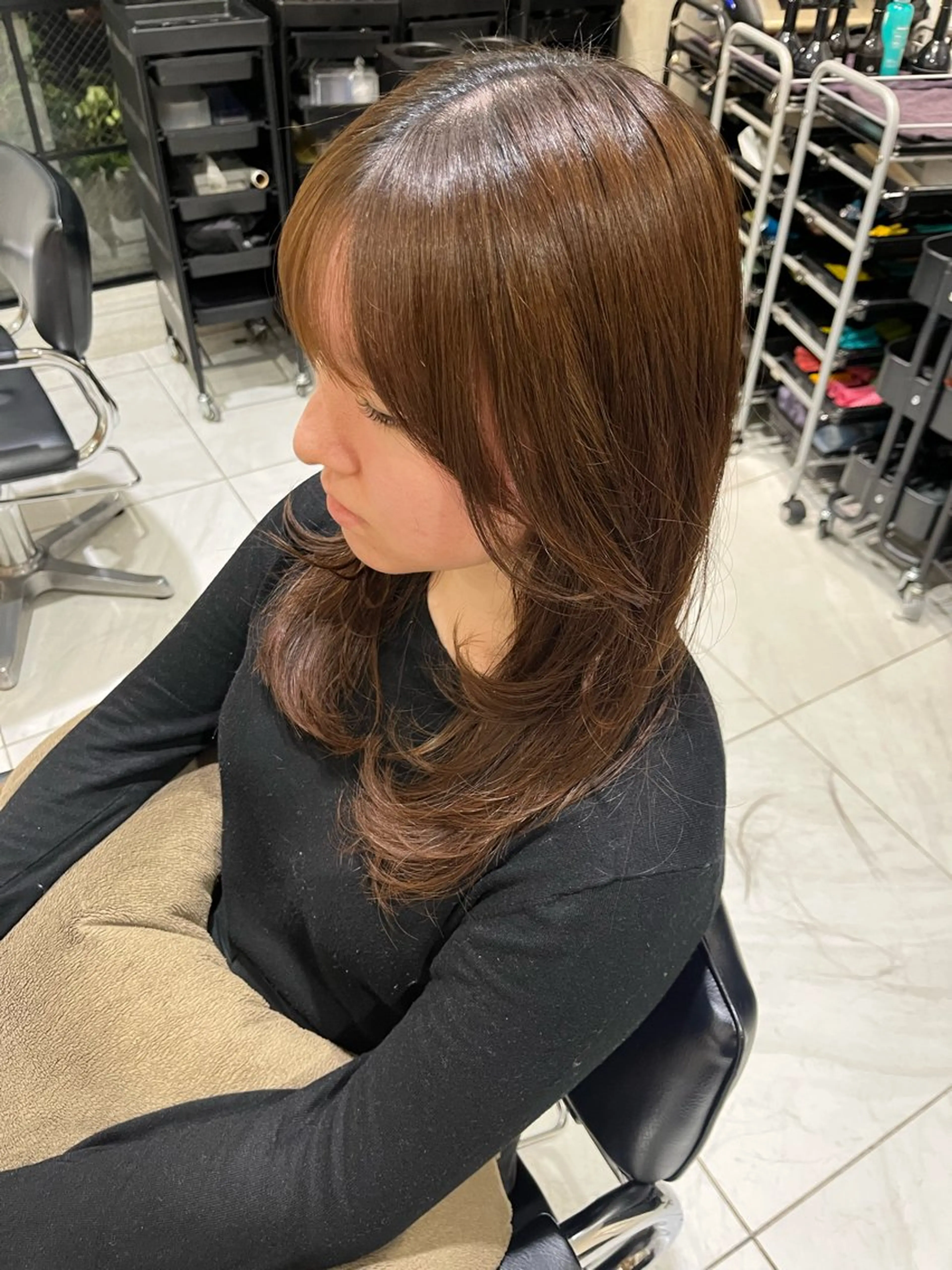 セミロング ナミ🩶暗髪/暖色 ❤️/透明感/縮毛のヘアスタイル