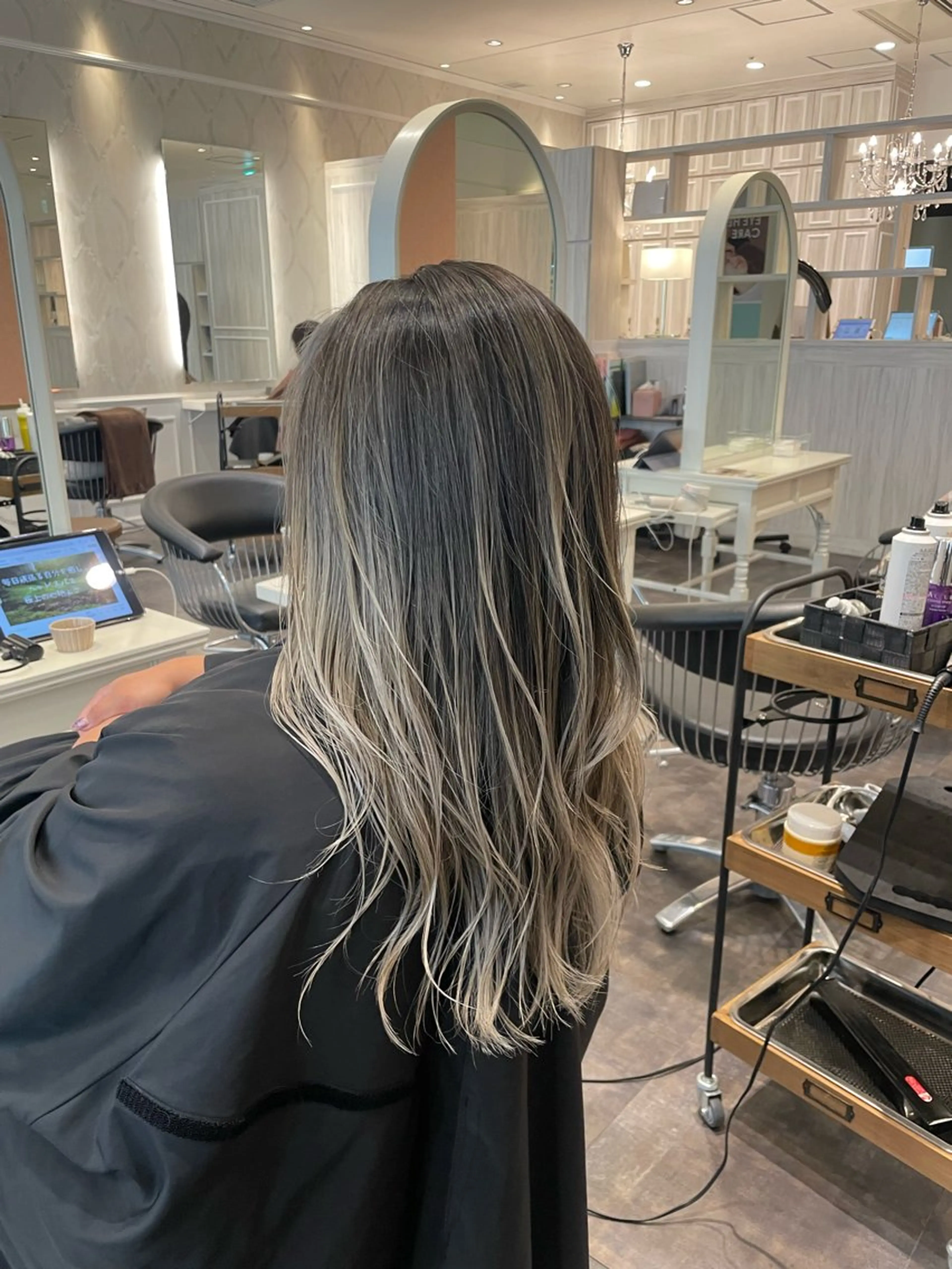 カラー バレイヤージュ 🌟心斎橋レイヤー 艶ハイトーン/ウルフのヘアスタイル