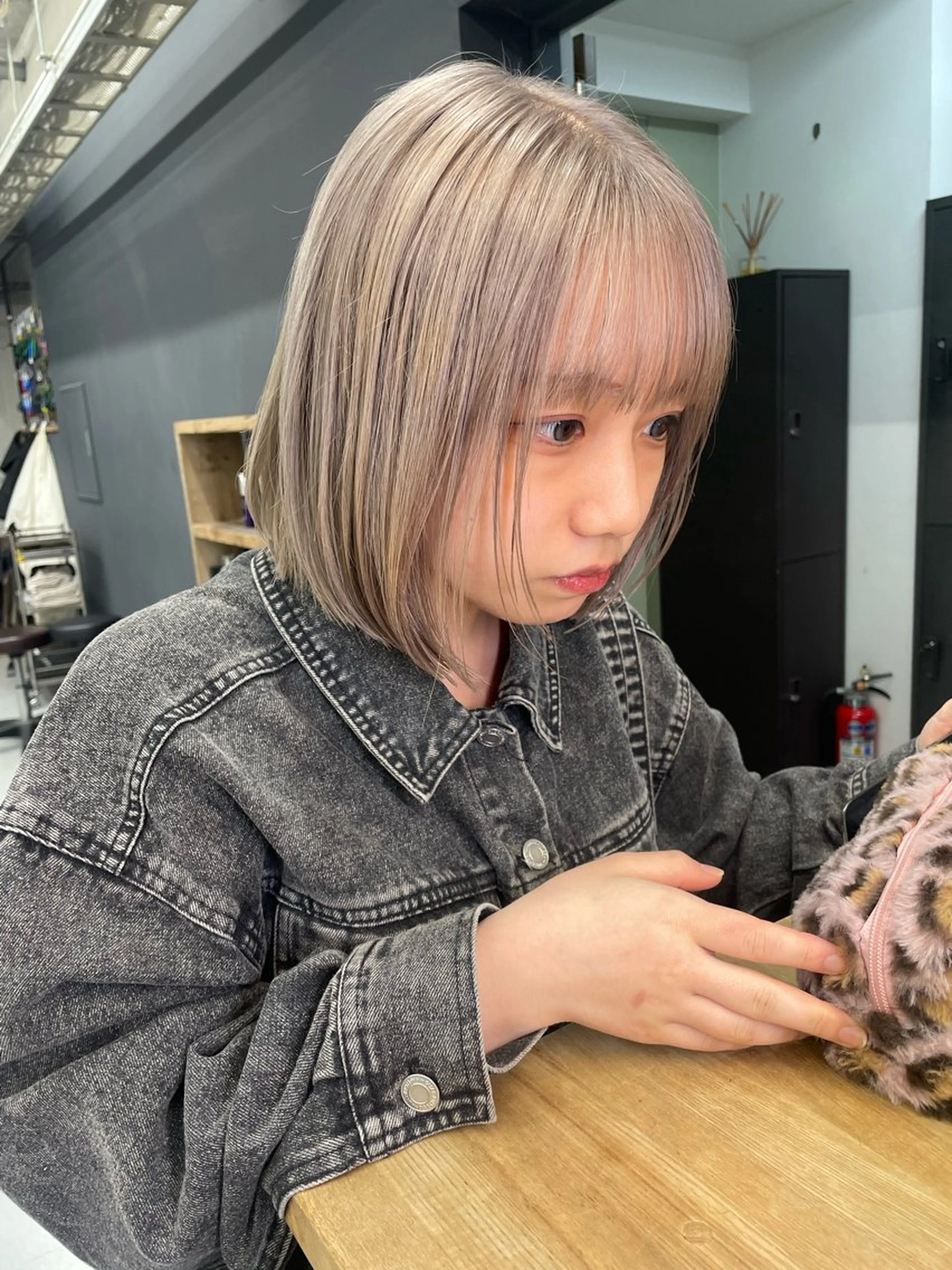 ショート カラー グレージュ ヘアカラー トリートメント カットモデル/ ハイトーン/ゆうあのヘアスタイル