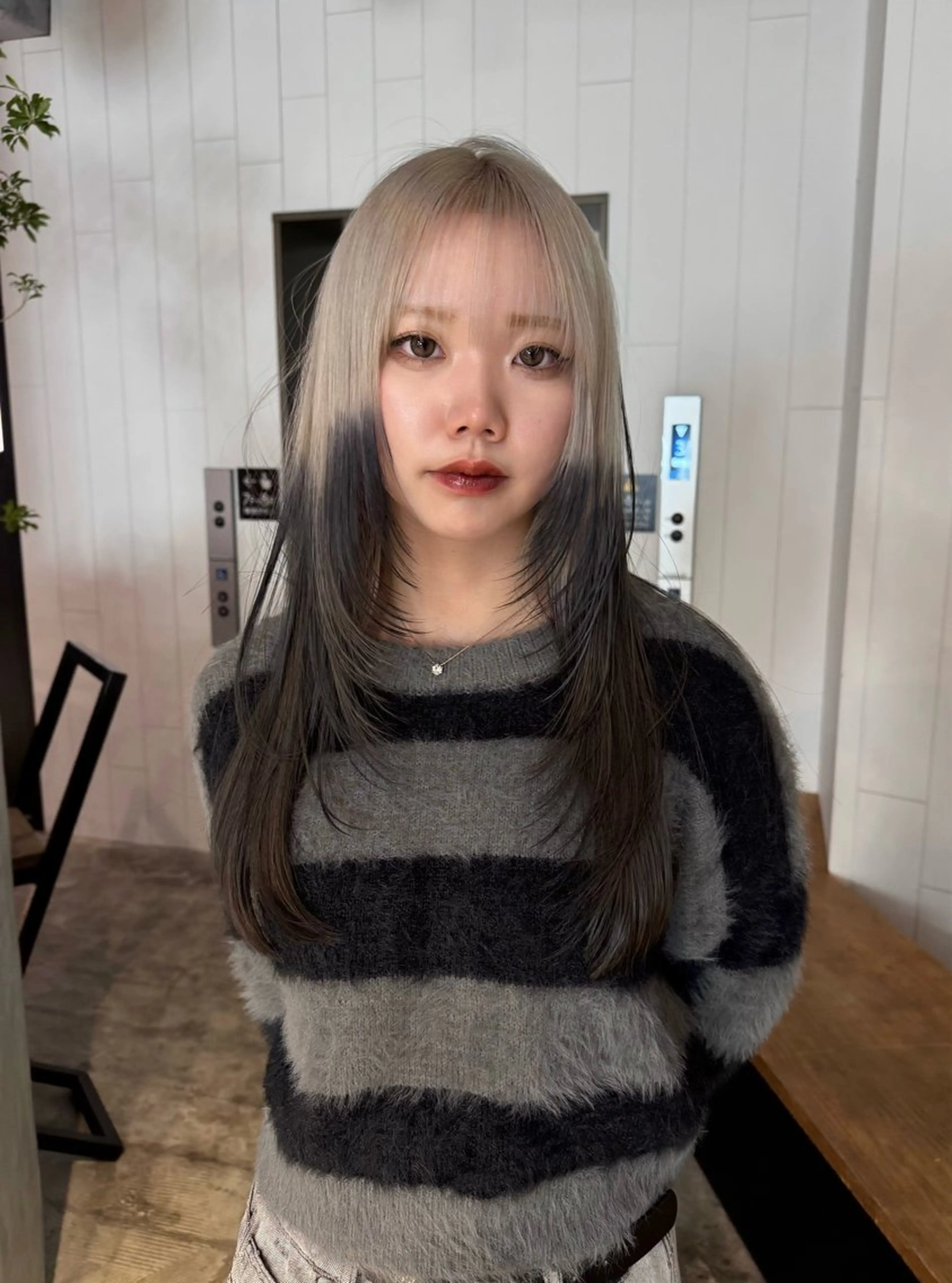 セミロング ALBUM IKEBUKURO所属・レイヤーカット ブリーチカラーのヘアスタイル