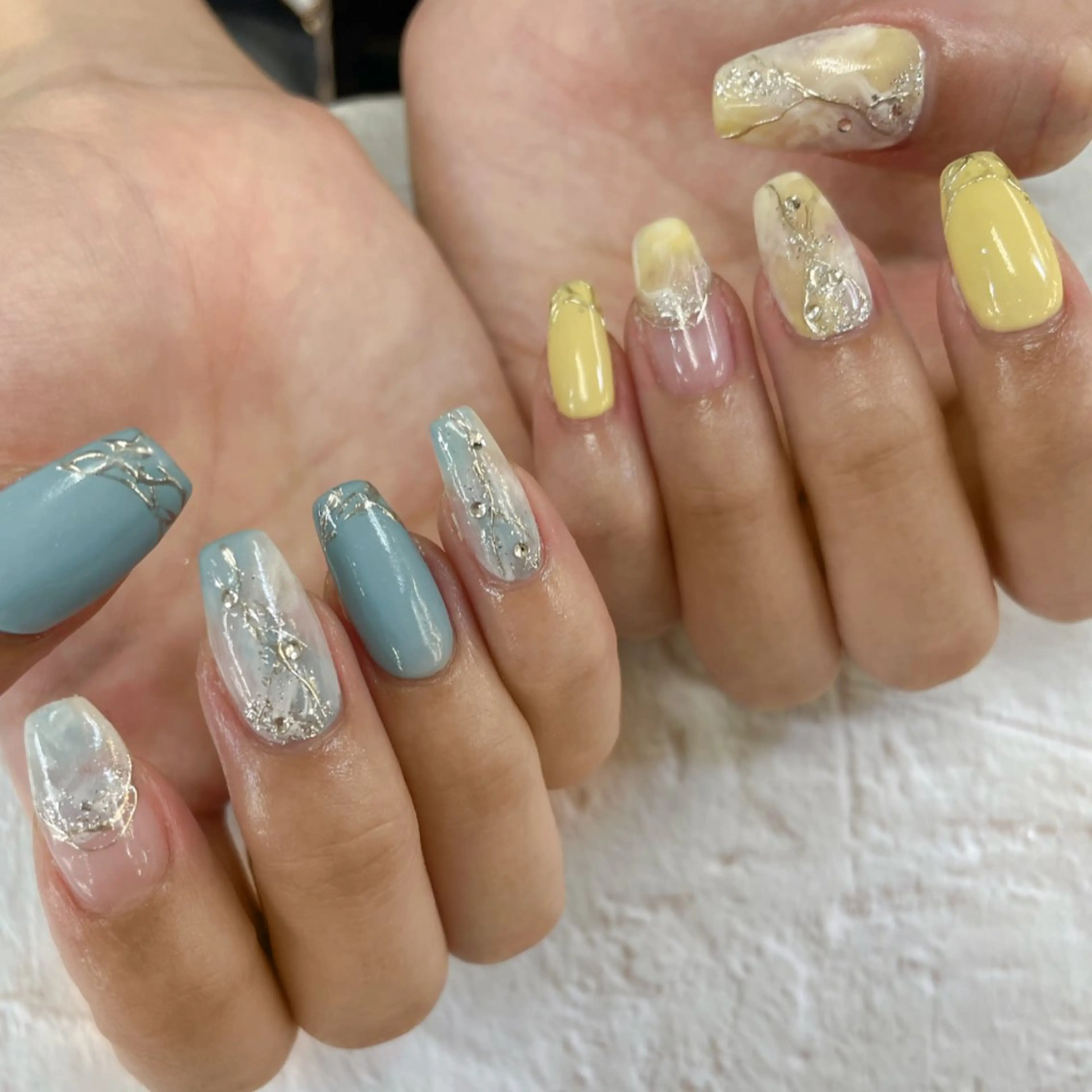 ネイル 水色 ニュアンスネイル 黄色 NAIL MOONのネイルデザイン