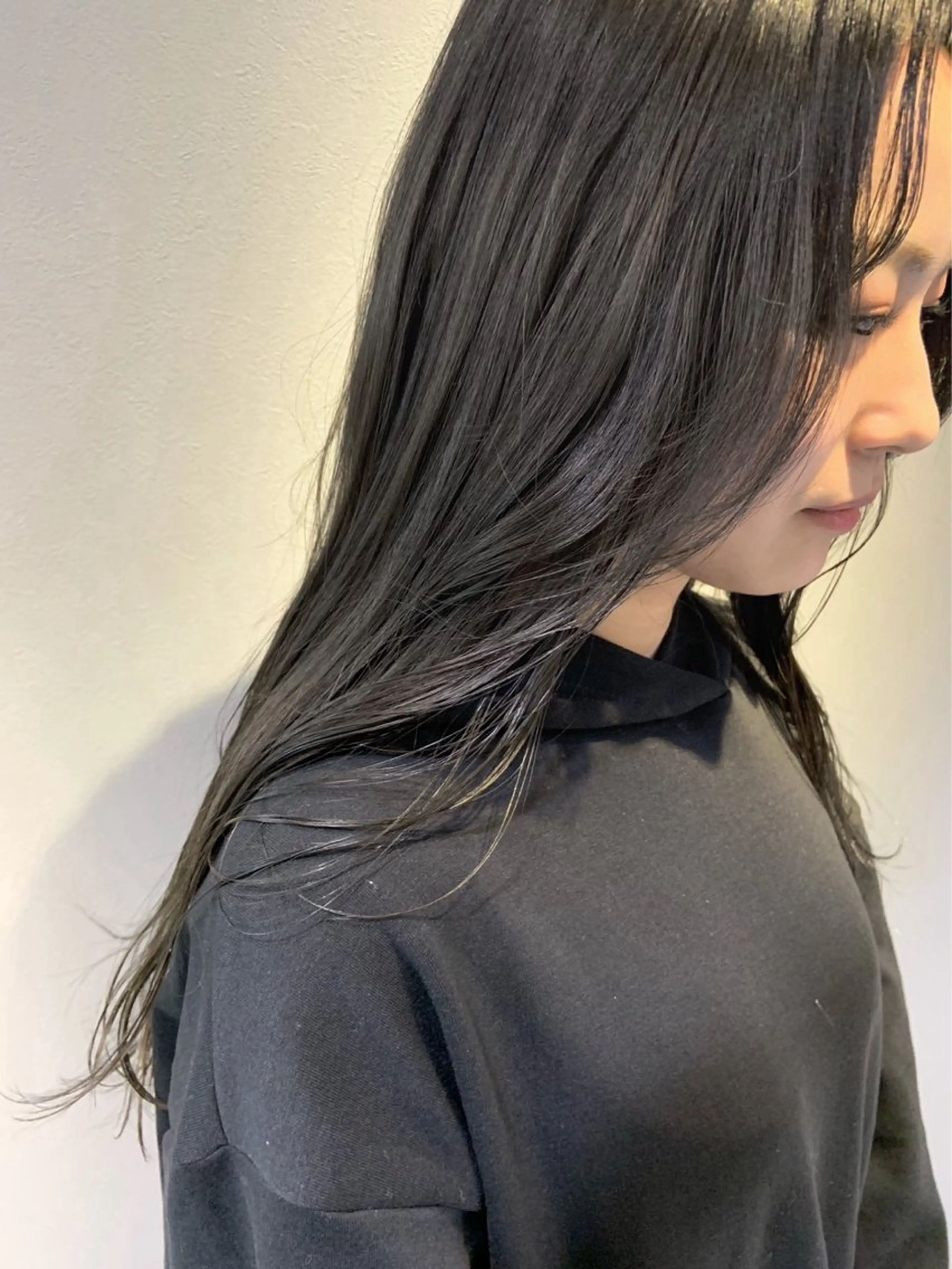 セミロング カラー ダークグレー ダークグレージュ グレージュ 樋口 美咲のヘアスタイル