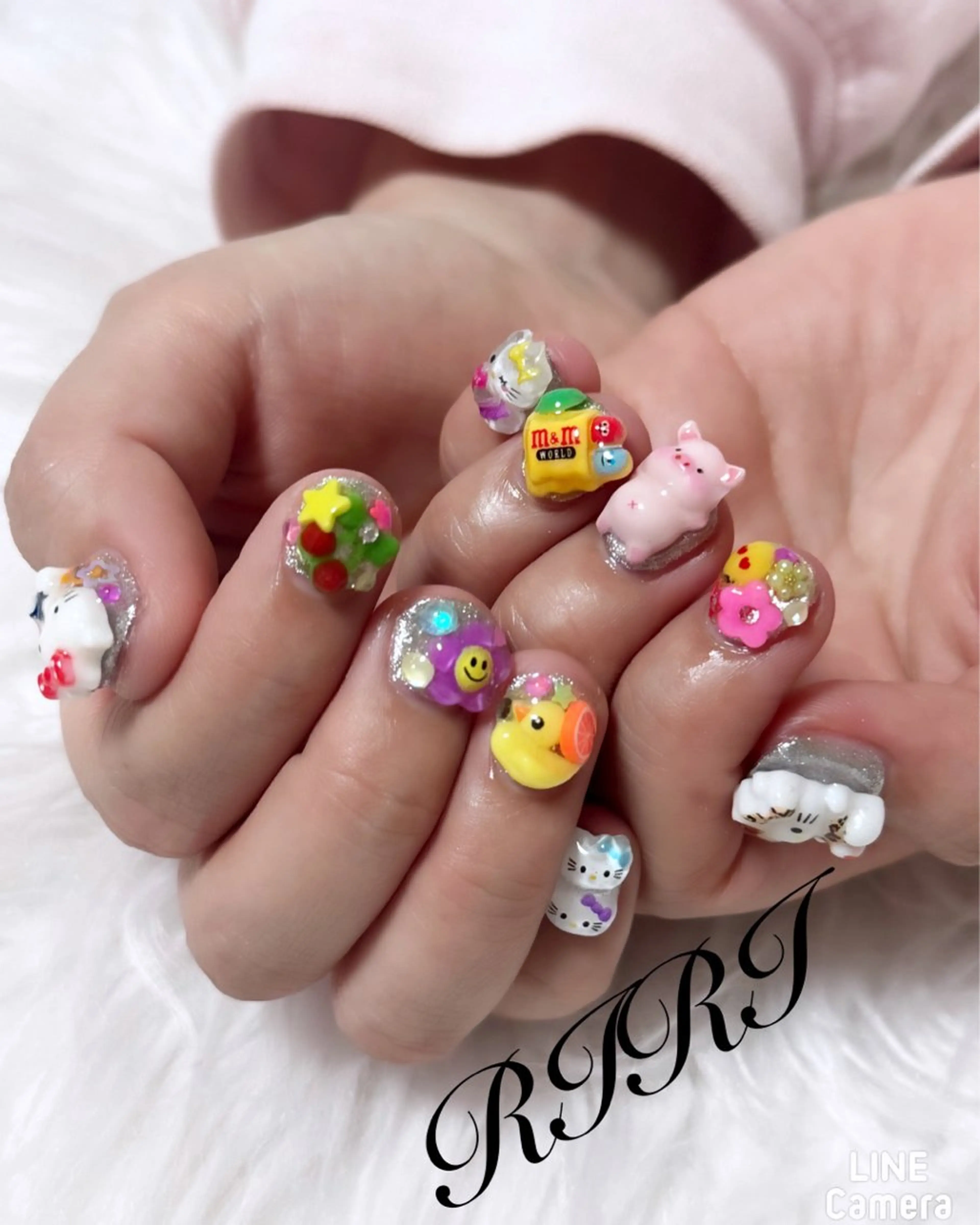 ネイル ジェルネイル キラキラネイル ショートネイル 春ネイル ハンドネイル riri オーナーのネイルデザイン