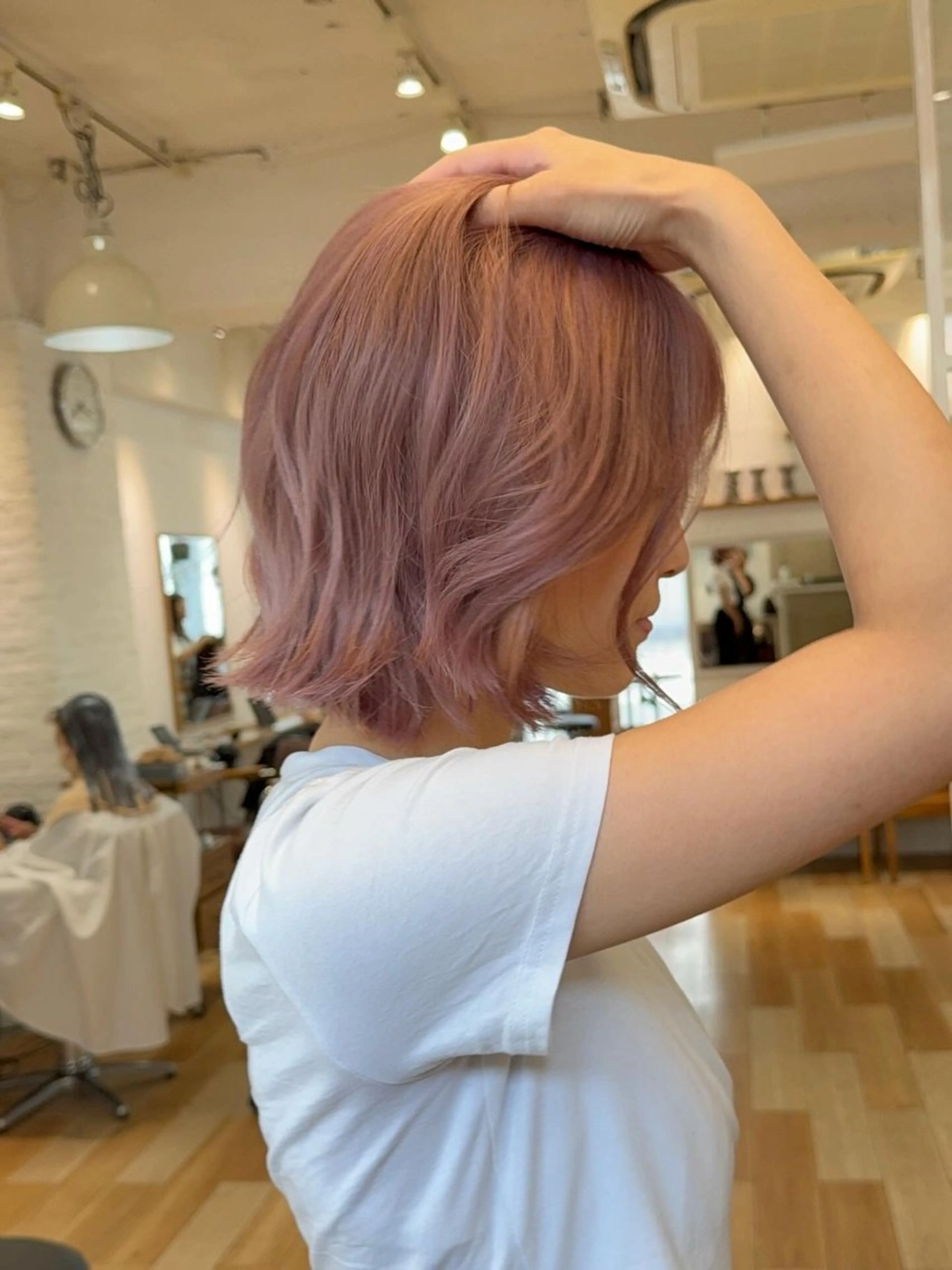 ショート カラー ミルクティー× グレージュMOMOのヘアスタイル