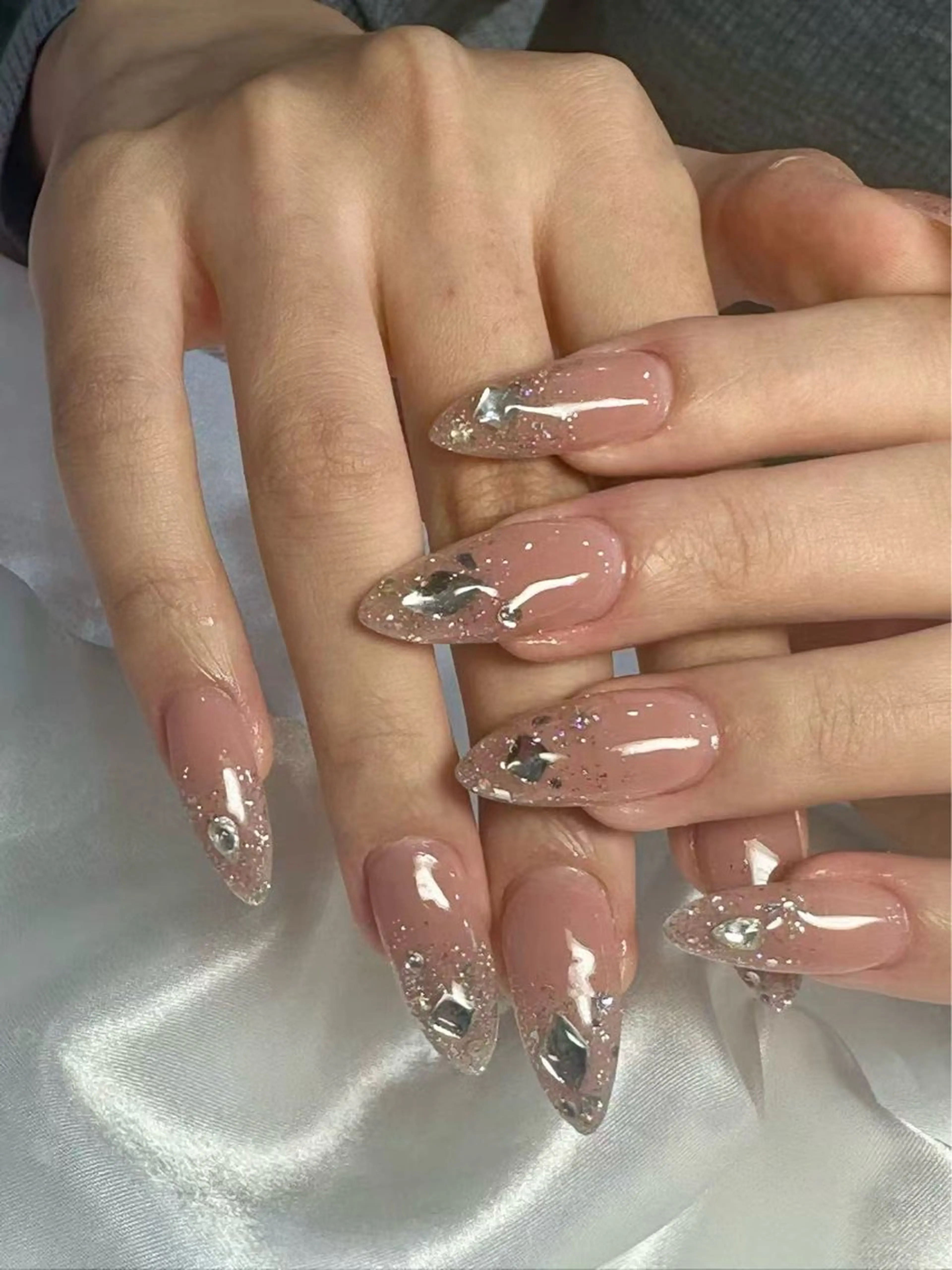 ネイル H’ami nailsalon 新大久保店所属・リサ 長さだし✨のネイルデザイン