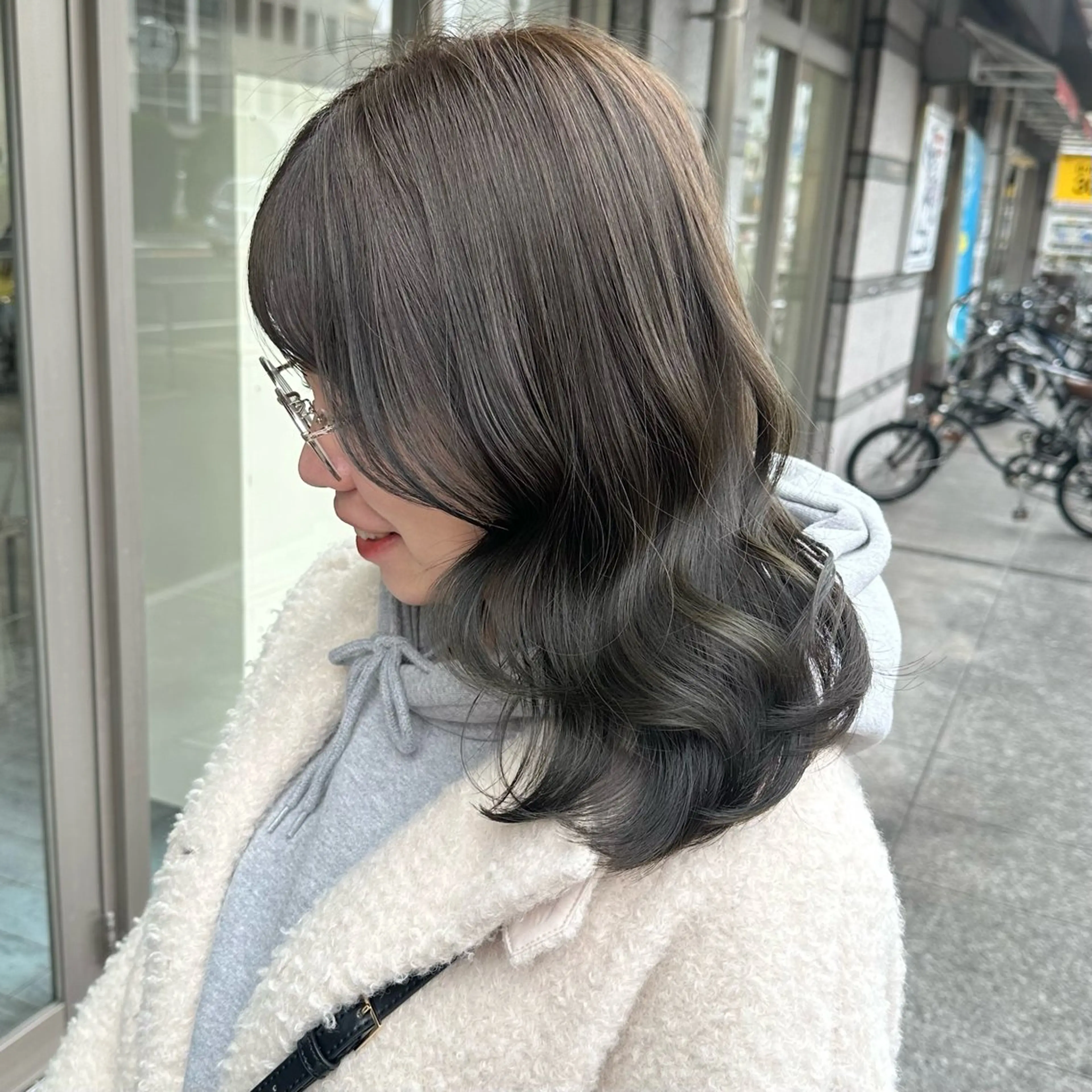 セミロング カラー グレージュ オリーブグレージュ オリーブグレー カット ヘアカラー トリートメント 高橋 みく/ minim 暖色のヘアスタイル