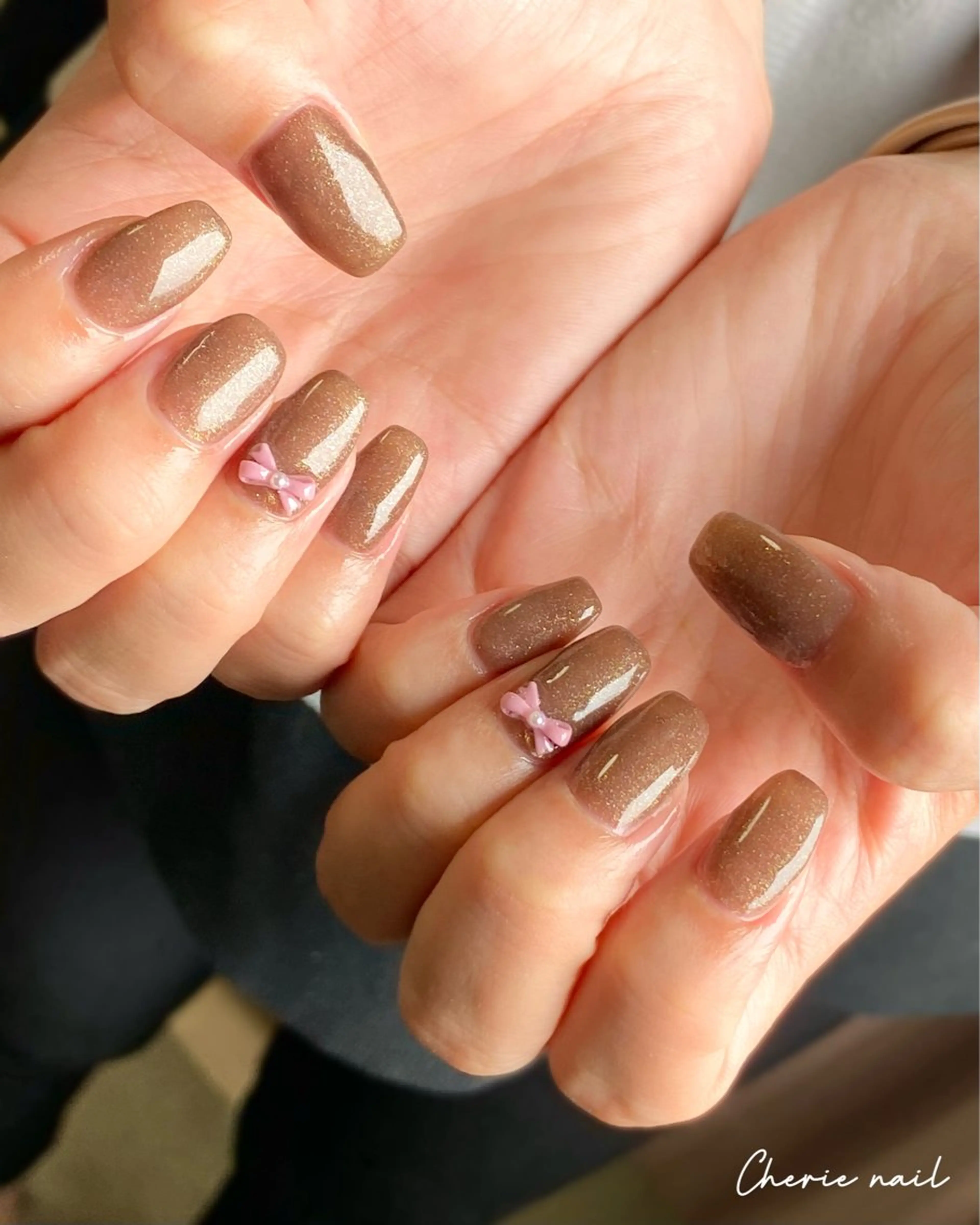ネイル ブラウン ジェルネイル ラメ(グリッター) ワンカラーネイル リボン ハンドネイル Cherienail yunaのネイルデザイン