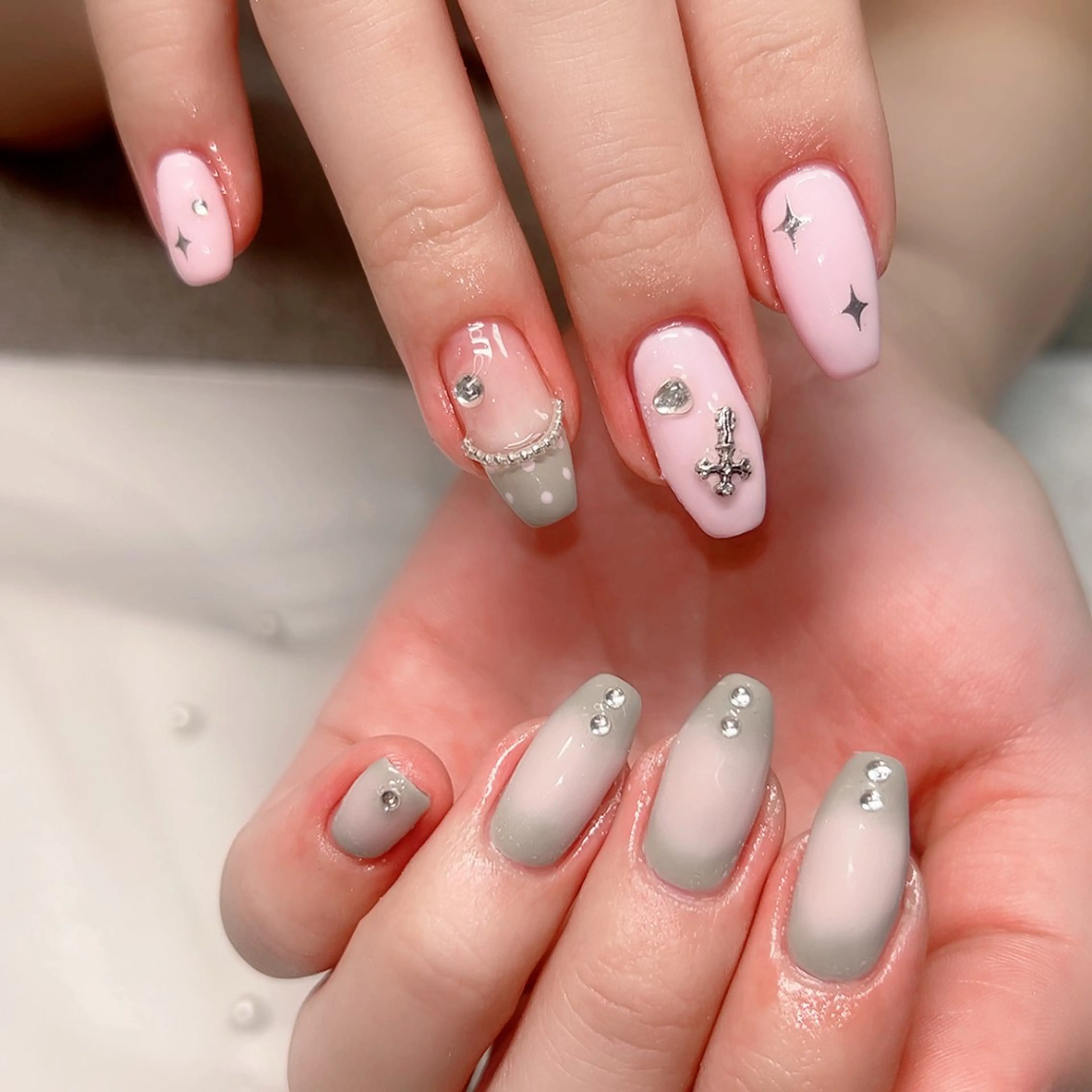 ネイル キラキラネイル ニュアンスネイル ピンク リボン Cute Tips nailのネイルデザイン