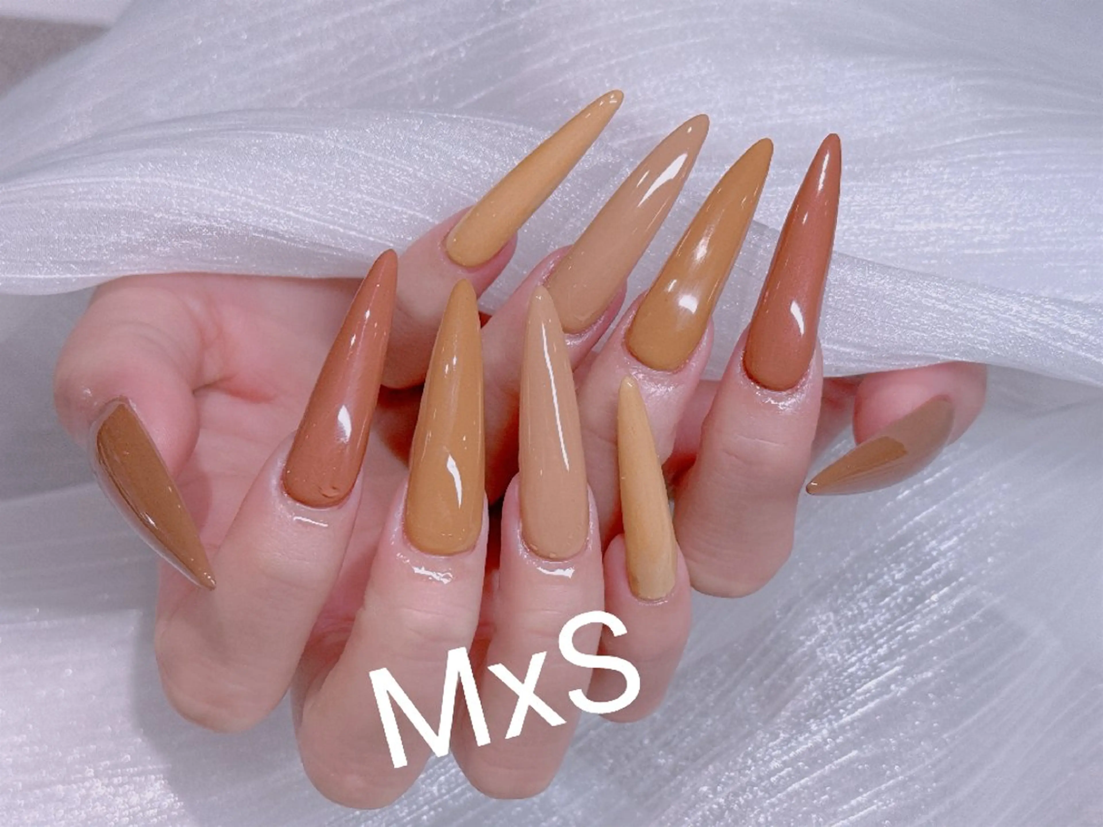 ネイル ロングネイル ネイルチップ ハンドネイル ハンドケア MxS Nail(長さだし/フィルイン/マグネット/韓国ネイル/ワンホンネイル/ワンカラー)所属・MxS リィリィのネイルデザイン