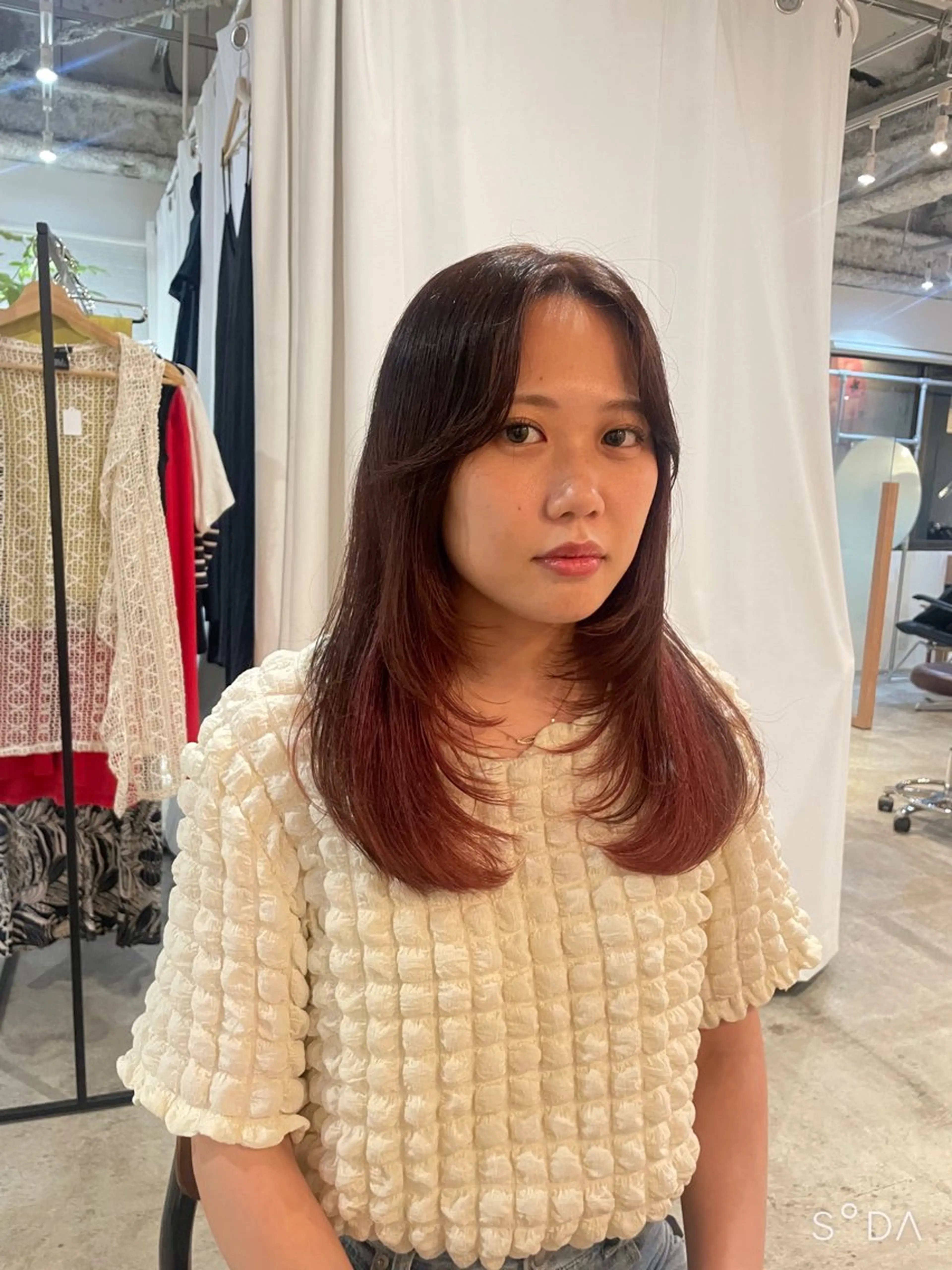 セミロング カラー ピンクカラー レッドカラー レイヤーカット ゆるふわガーリーst yle🩰yuukaのヘアスタイル