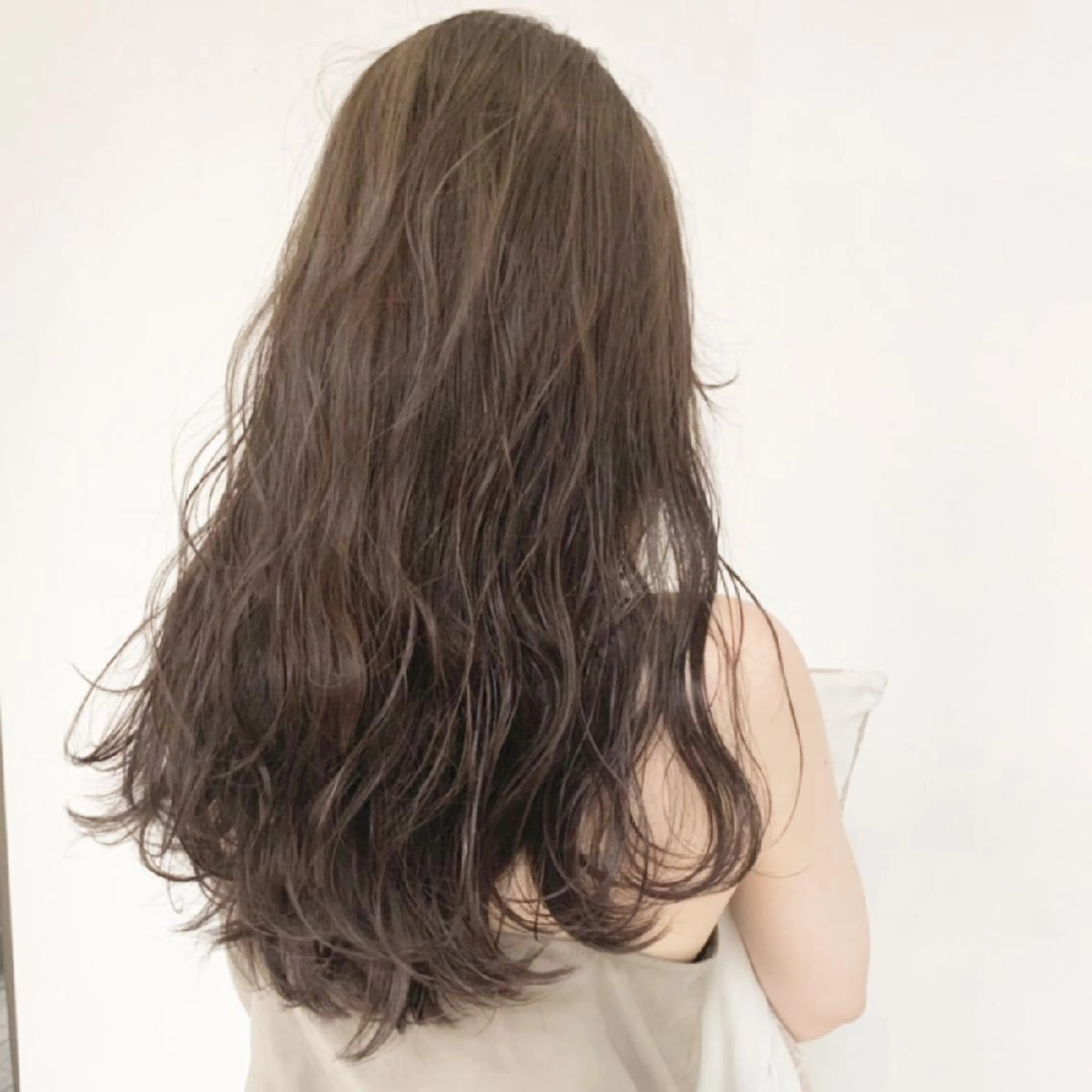 ロング カラー ダークグレー ダークグレージュ グレージュ ハイライトカラー ハイライト 💎大人ハイライト 💎上杉一也💎のヘアスタイル