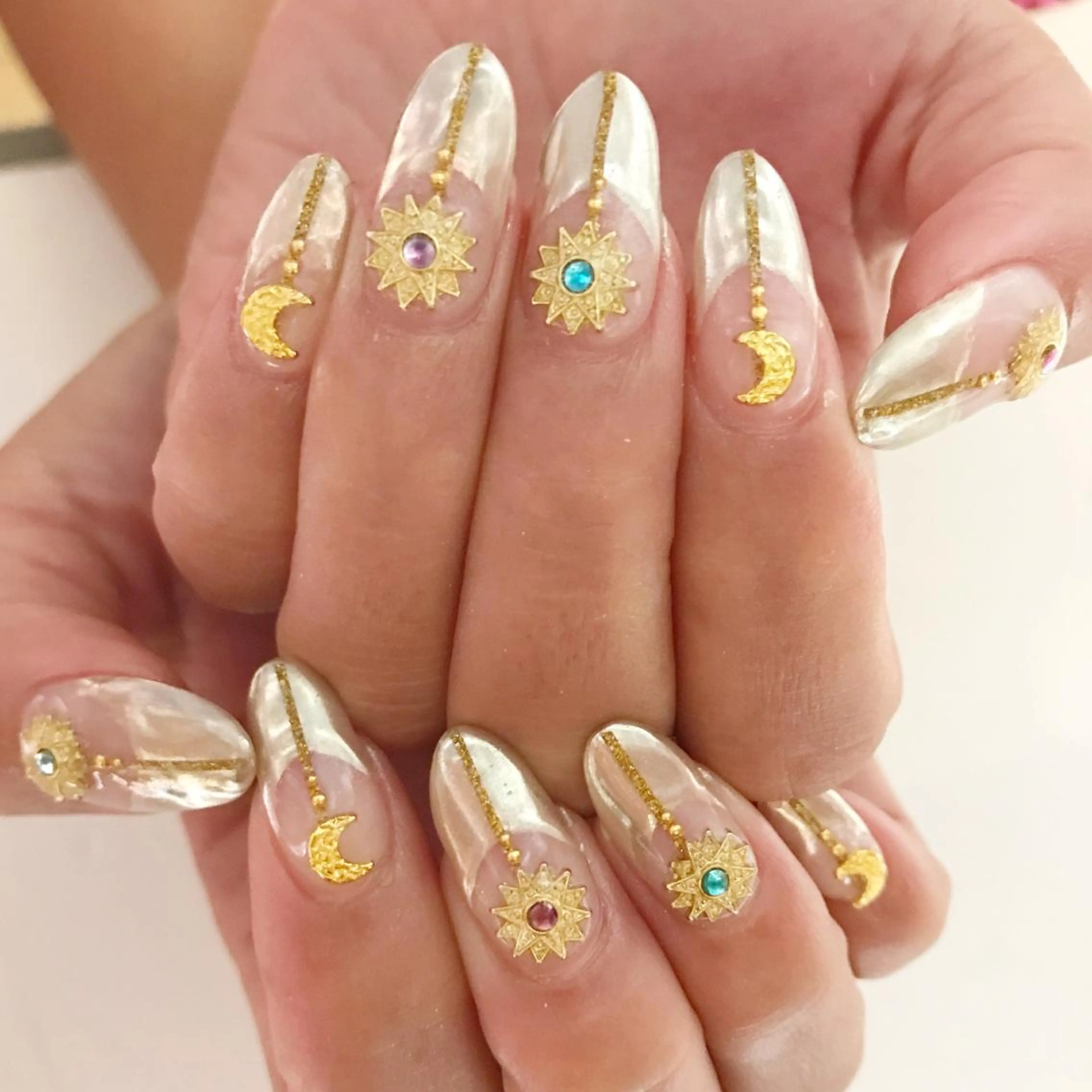 ネイル ミラーネイル YUN 💅のネイルデザイン