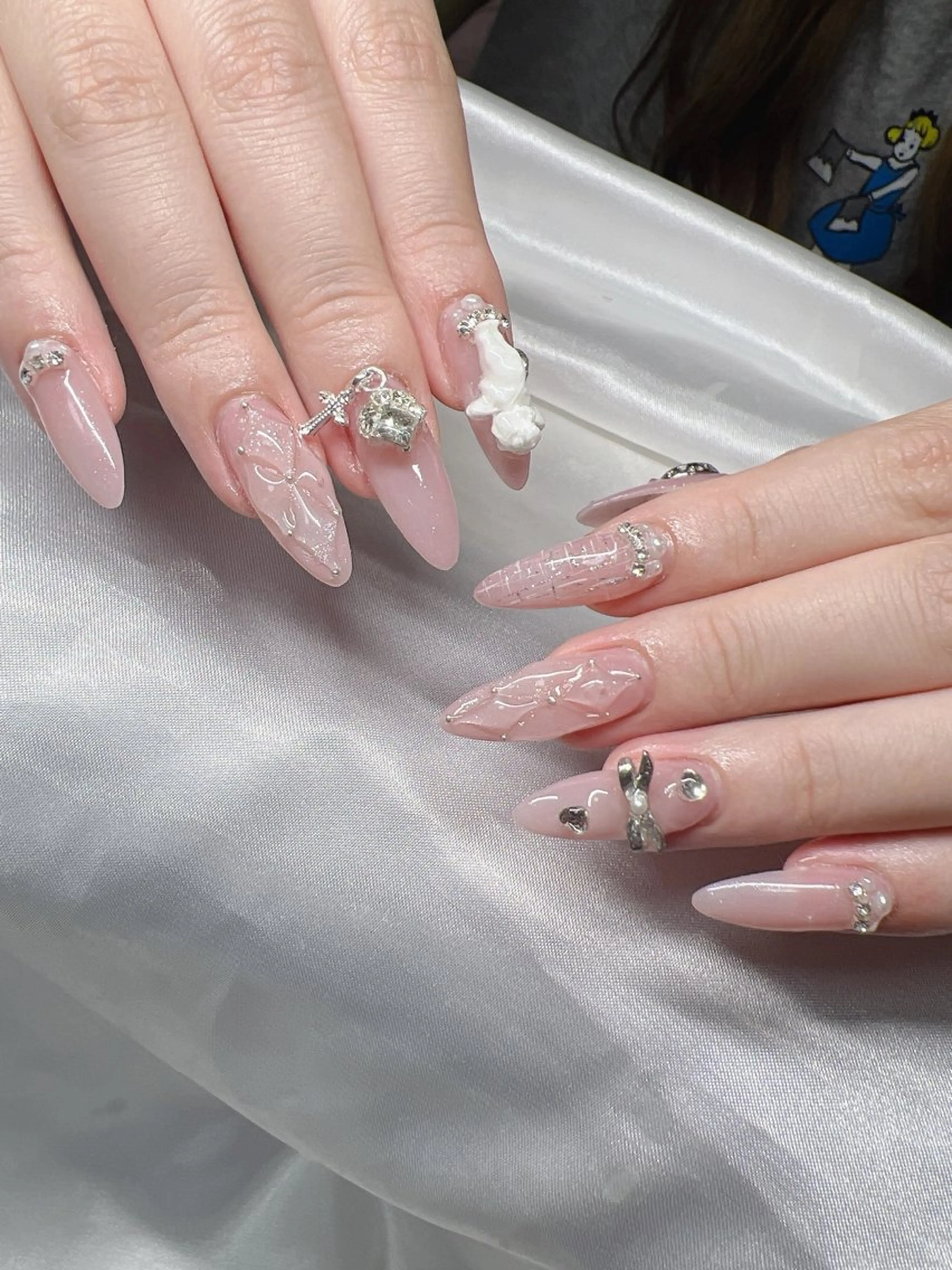 ネイル 長さ出し グラデーション 卒業式 キラキラネイル マグネットネイル Lee Nailsのネイルデザイン