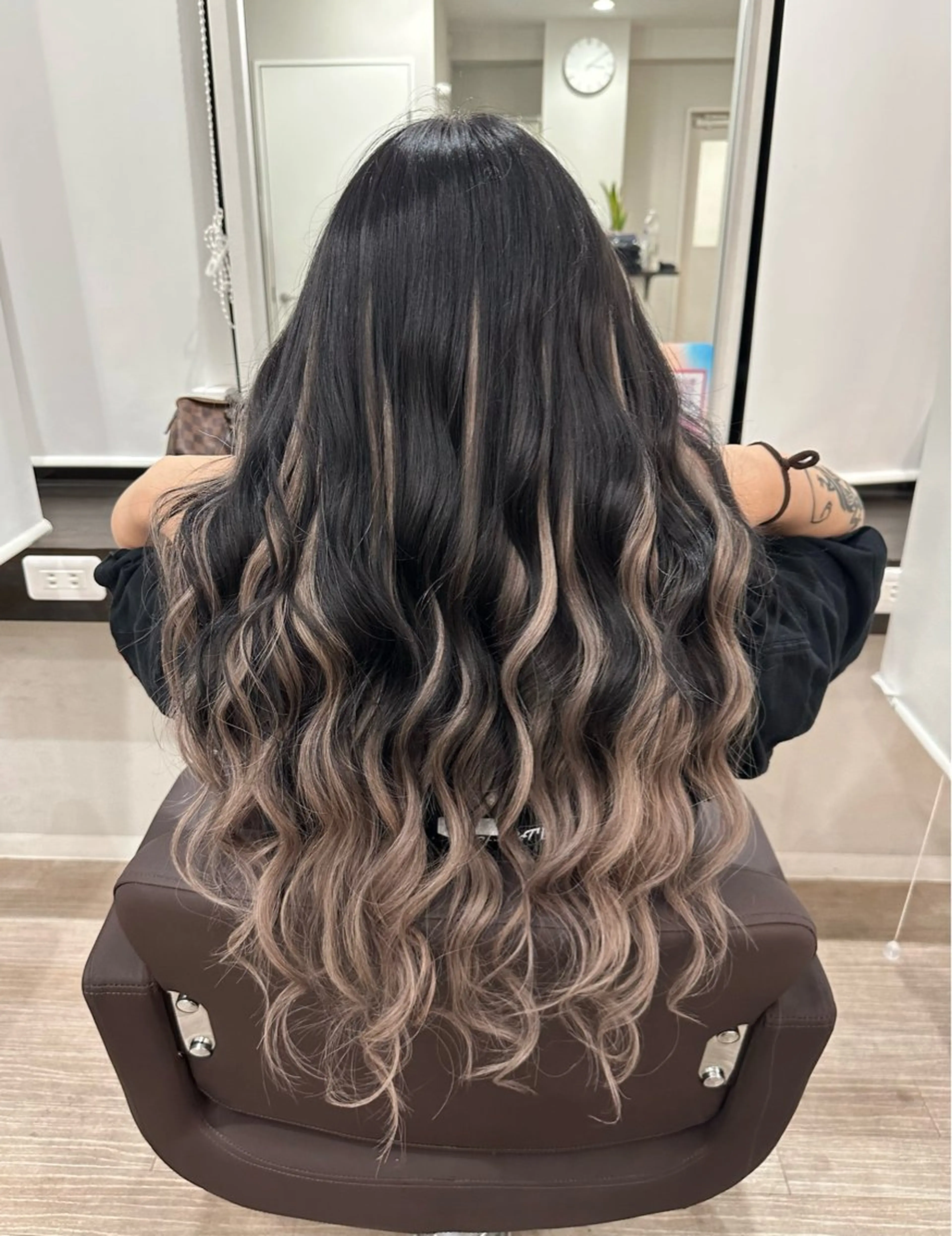 ロング TOMOMI /フロレゾンのヘアスタイル