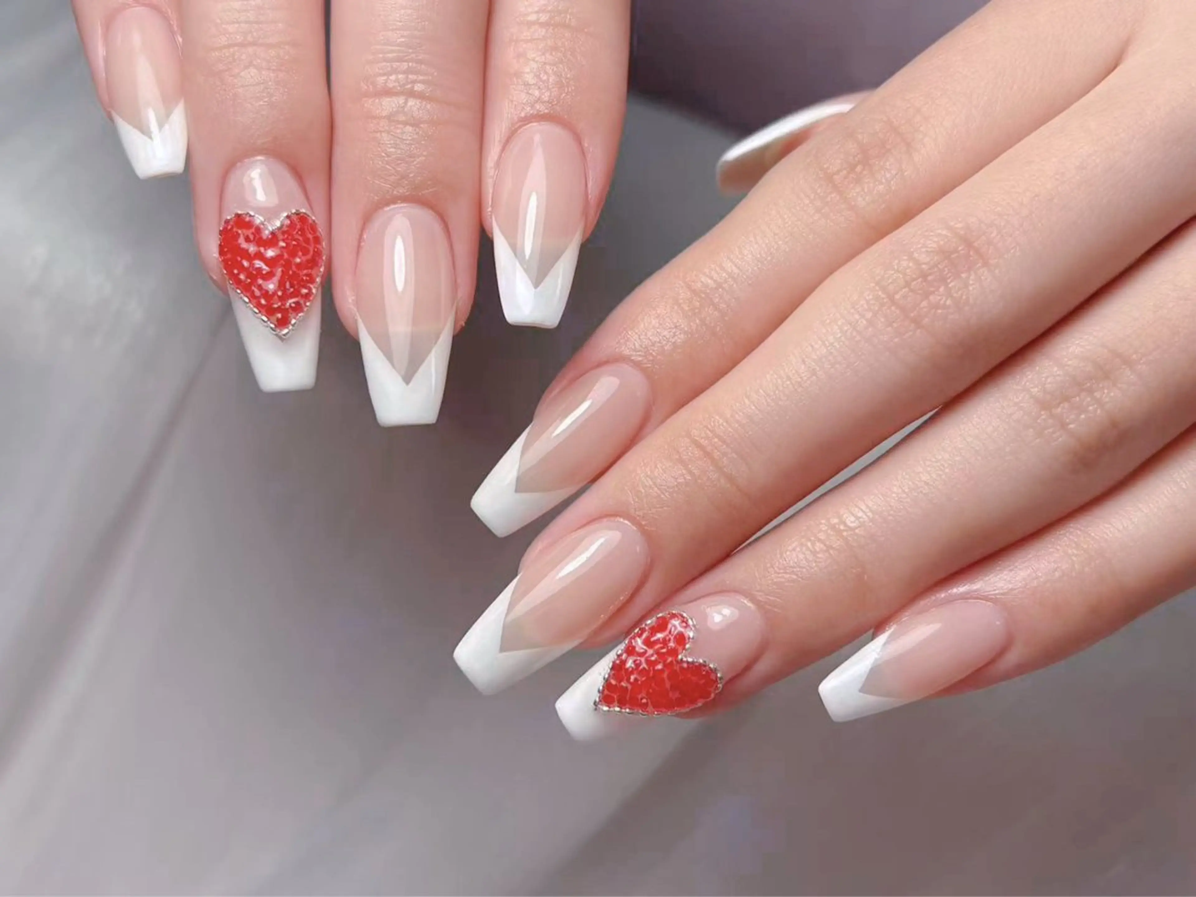 ネイル フラッシュネイル フレンチネイル グラデーション ラメ(グリッター) ネイルチップ ハンドネイル ハンドケア 小林 凛のネイルデザイン