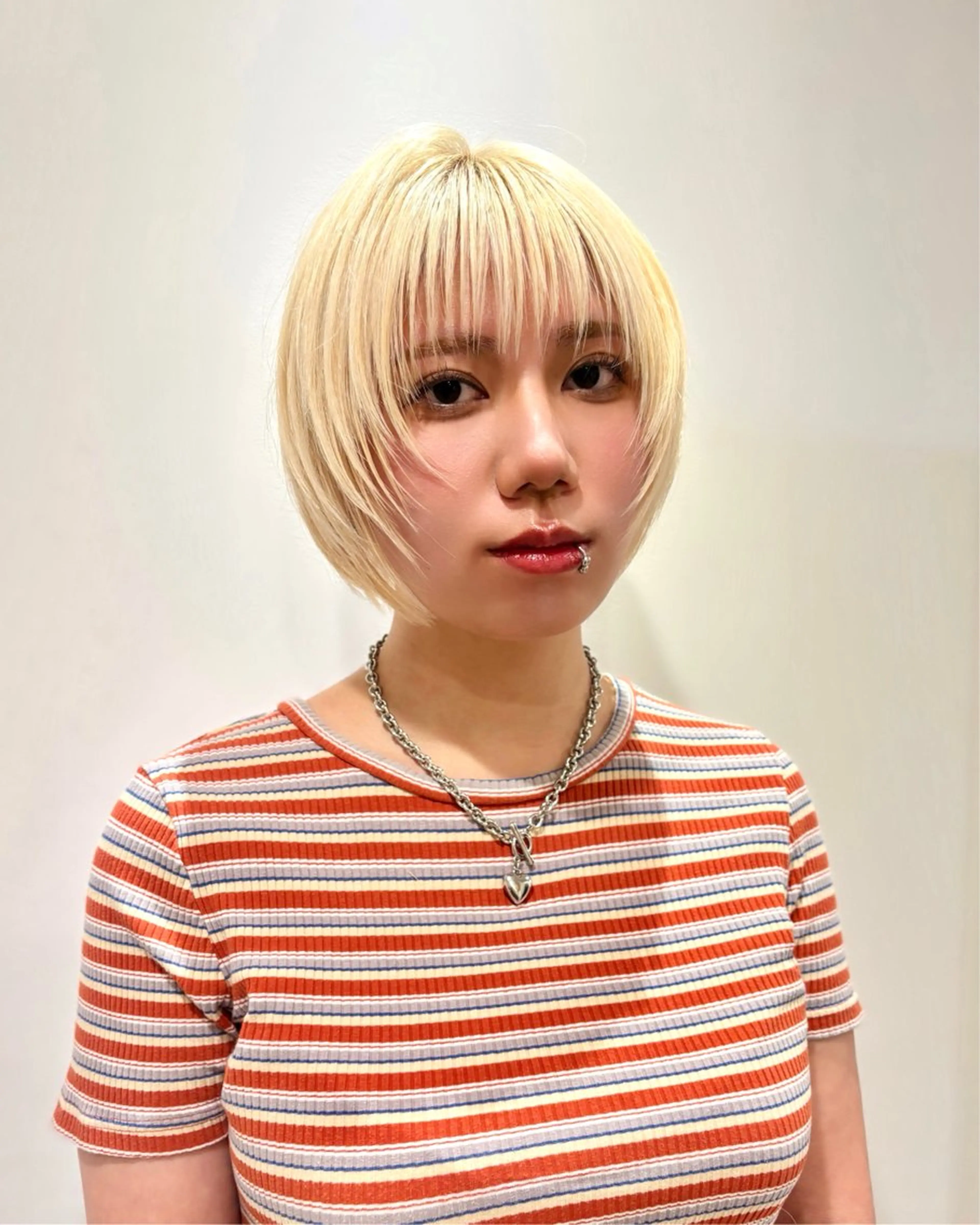 ショート カラー ショートレイヤー レイヤーカット ショートヘア カット ヘアカラー トリートメント ハイトーン/ウルフ/ レイヤー/Asukaのヘアスタイル