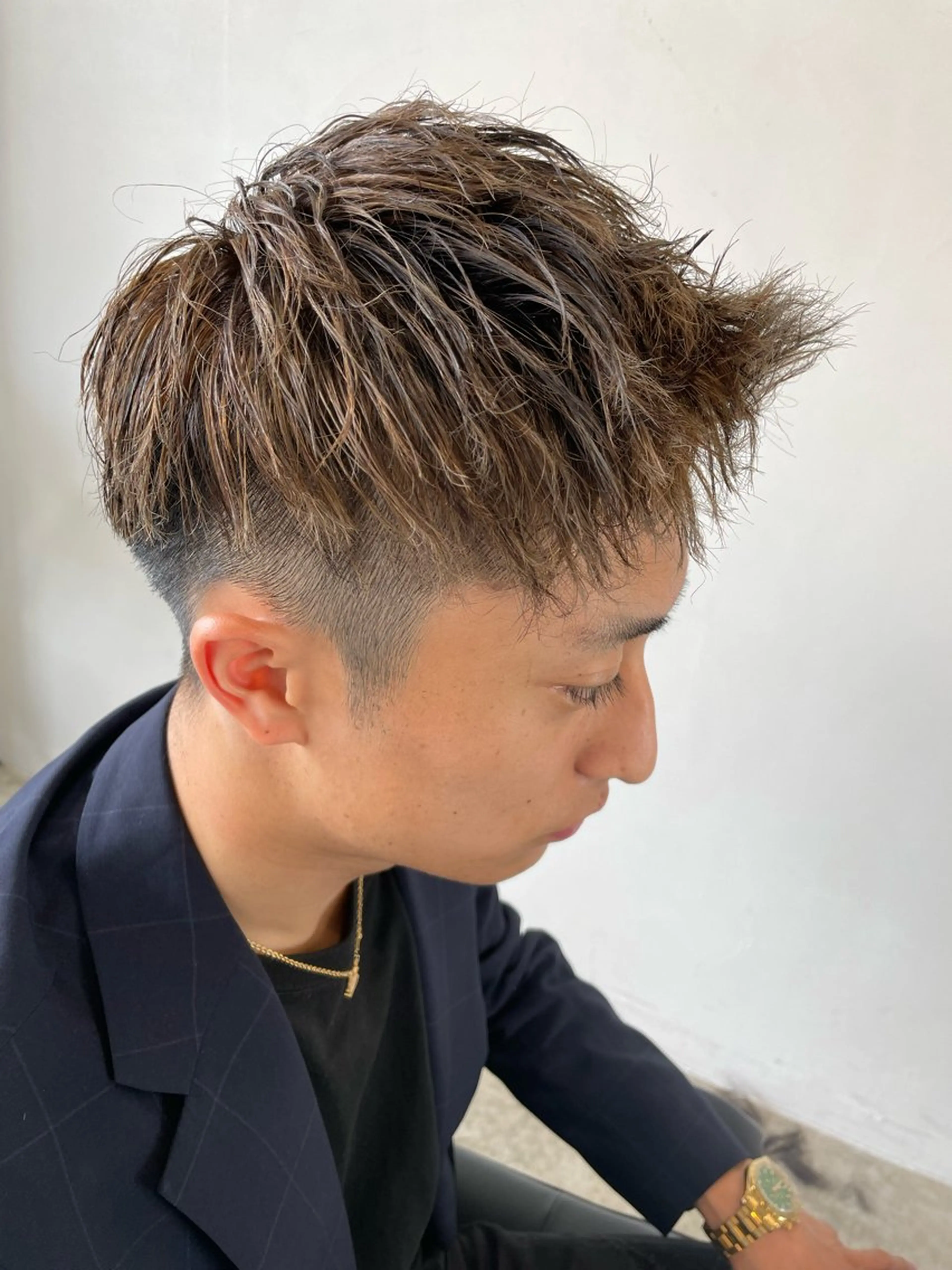 カラー メンズ メンズハイライト 刈り上げ ハイライトカラー カット ヘアカラー un【アン】所属・【un】 MANAのヘアスタイル