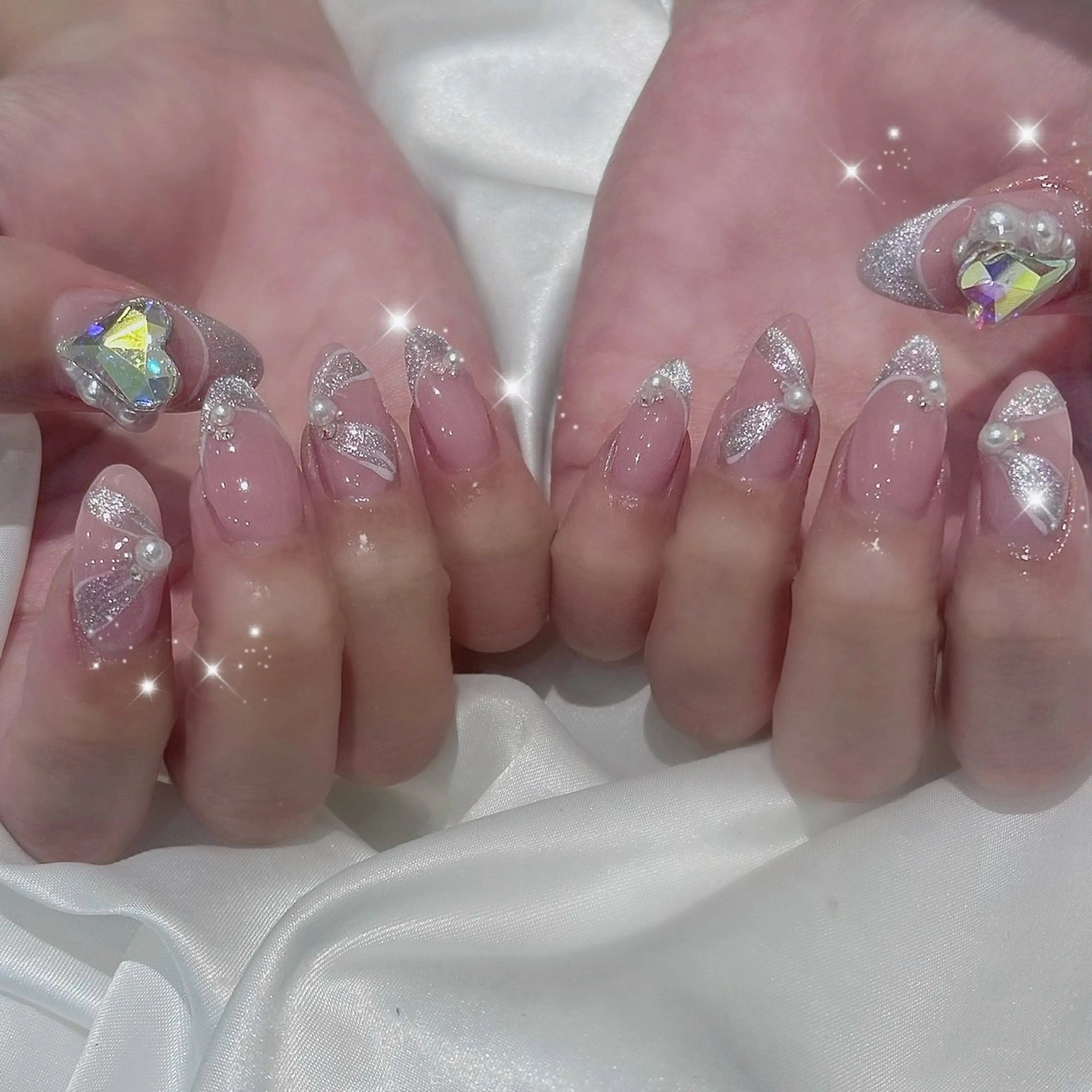 ネイル チークネイル ハート 韓国ネイル マグネットネイル ニュアンスネイル ハンドネイル Kanon 🤍のネイルデザイン