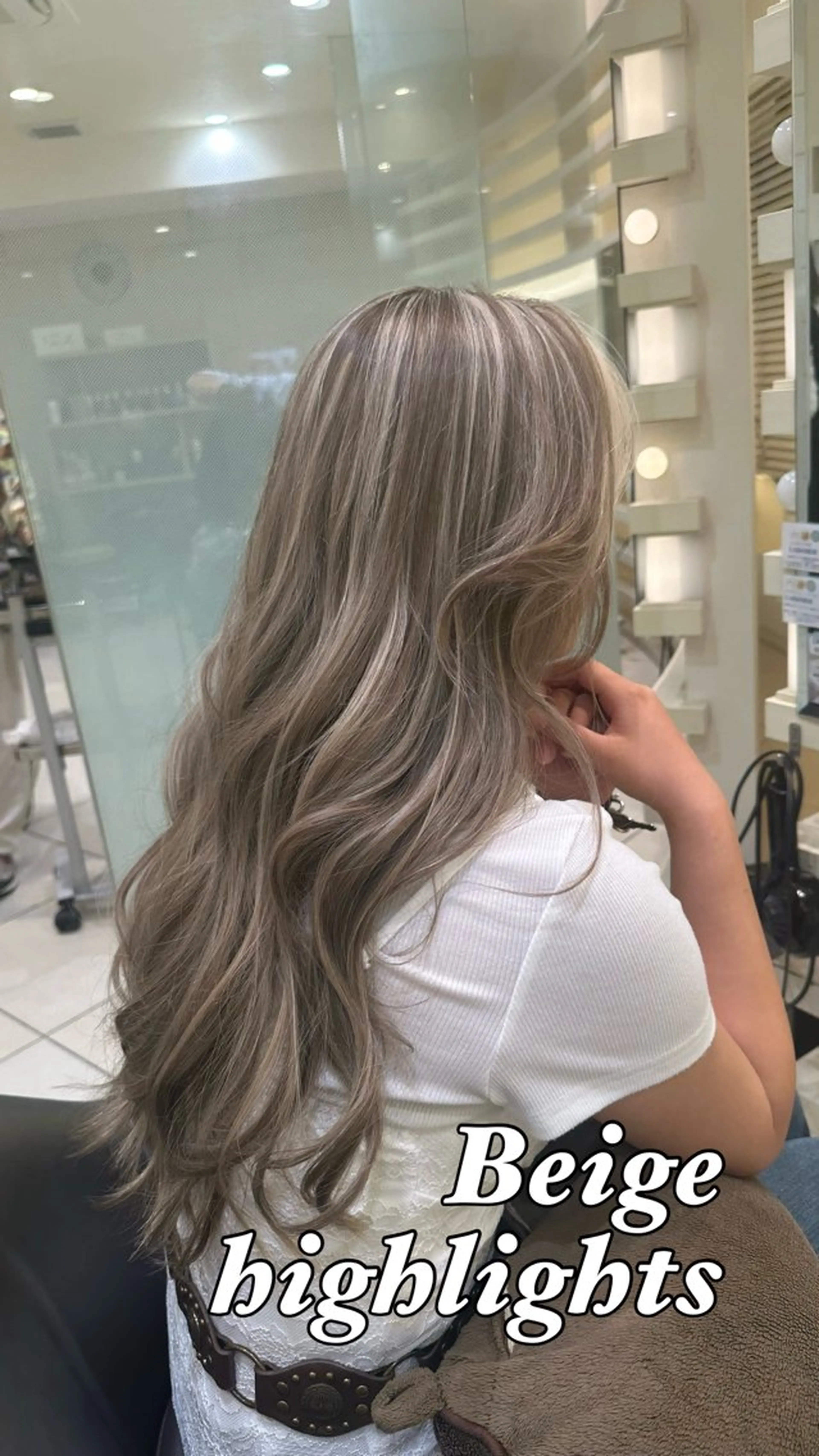 ロング カラー ブリーチ ハイライトカラー ハイライト カット ヘアカラー トリートメント 🤍ハイライト/ レイヤー/銀座🤍のヘアスタイル