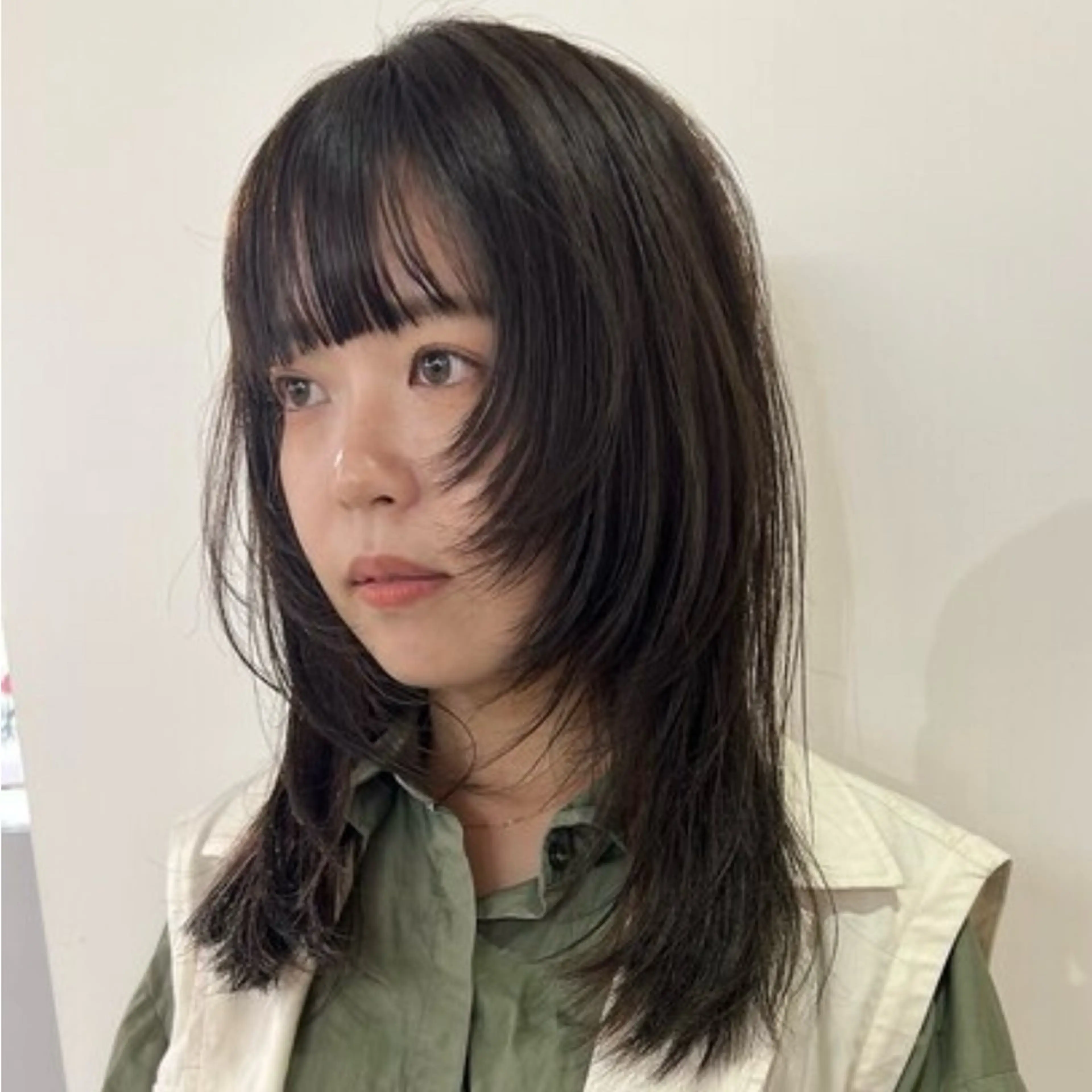 セミロング レイヤーカット カット 松川ヒナ|韓国レイヤ /耳つぼジュエリーのヘアスタイル
