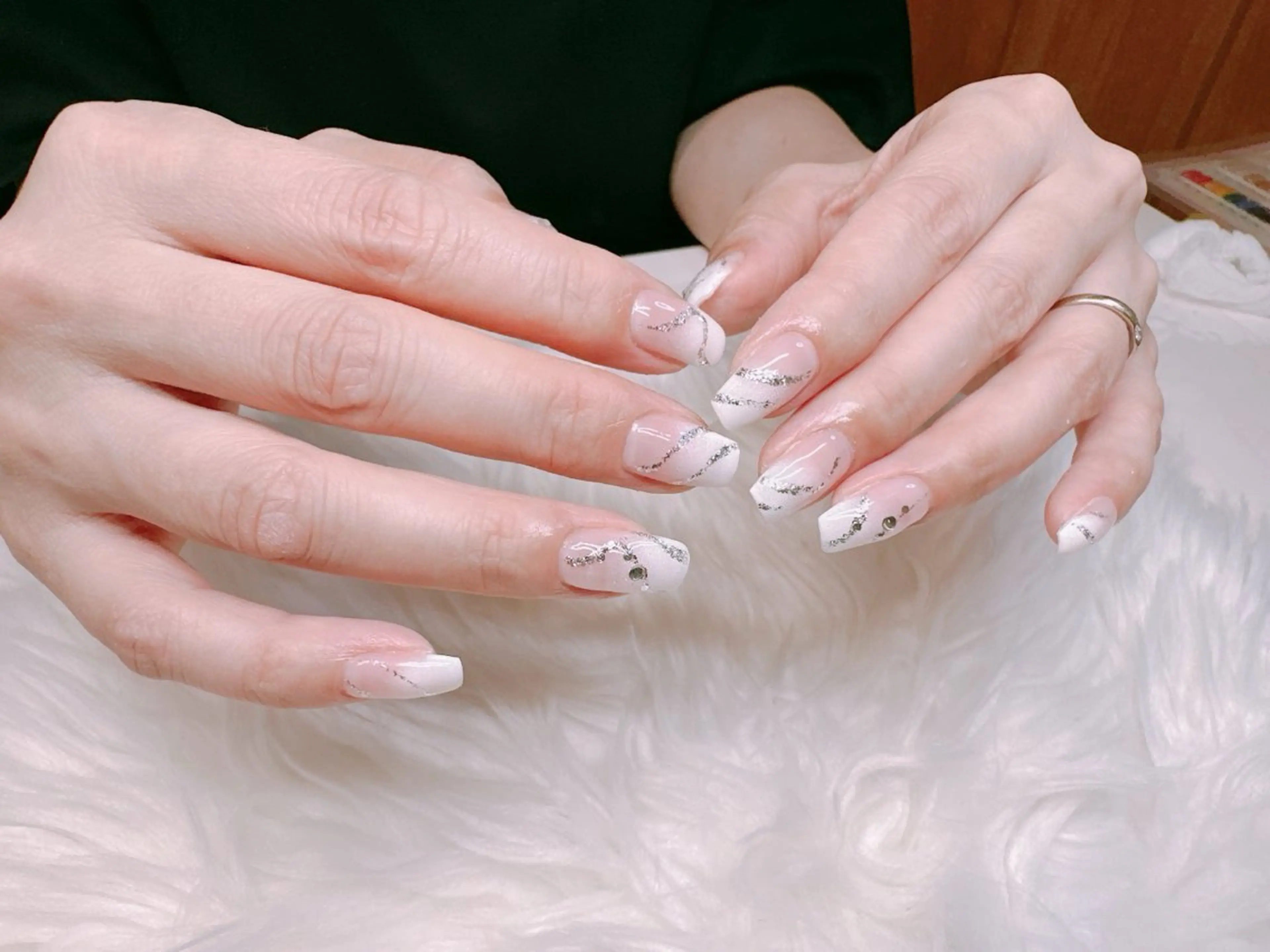 ネイル ストーンネイル 高島 夏海のネイルデザイン