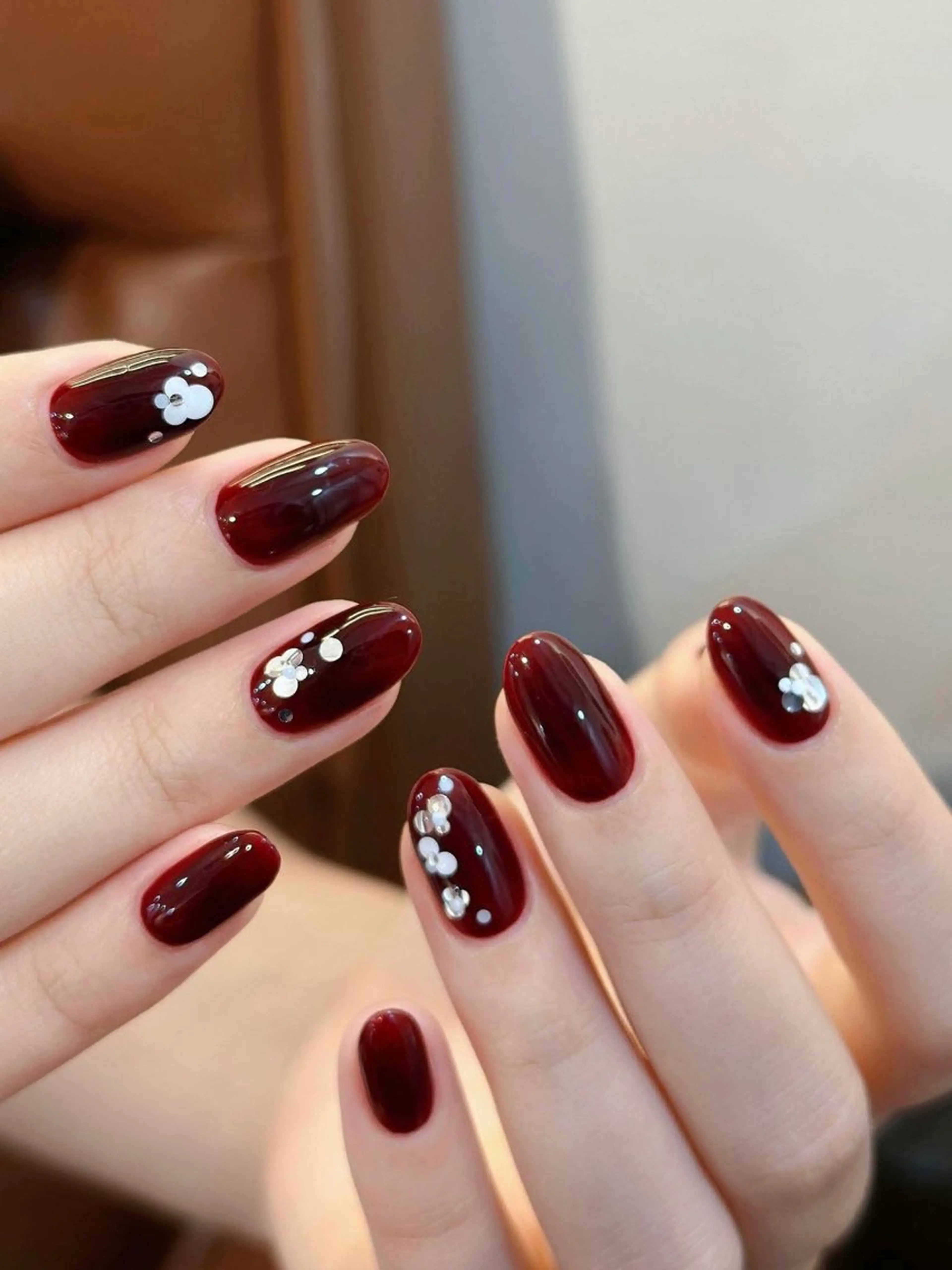 ネイル シンプルネイル ストーンネイル ハンドネイル ZEN Beauty nail spa massage所属・ゆり ちゃんのネイルデザイン