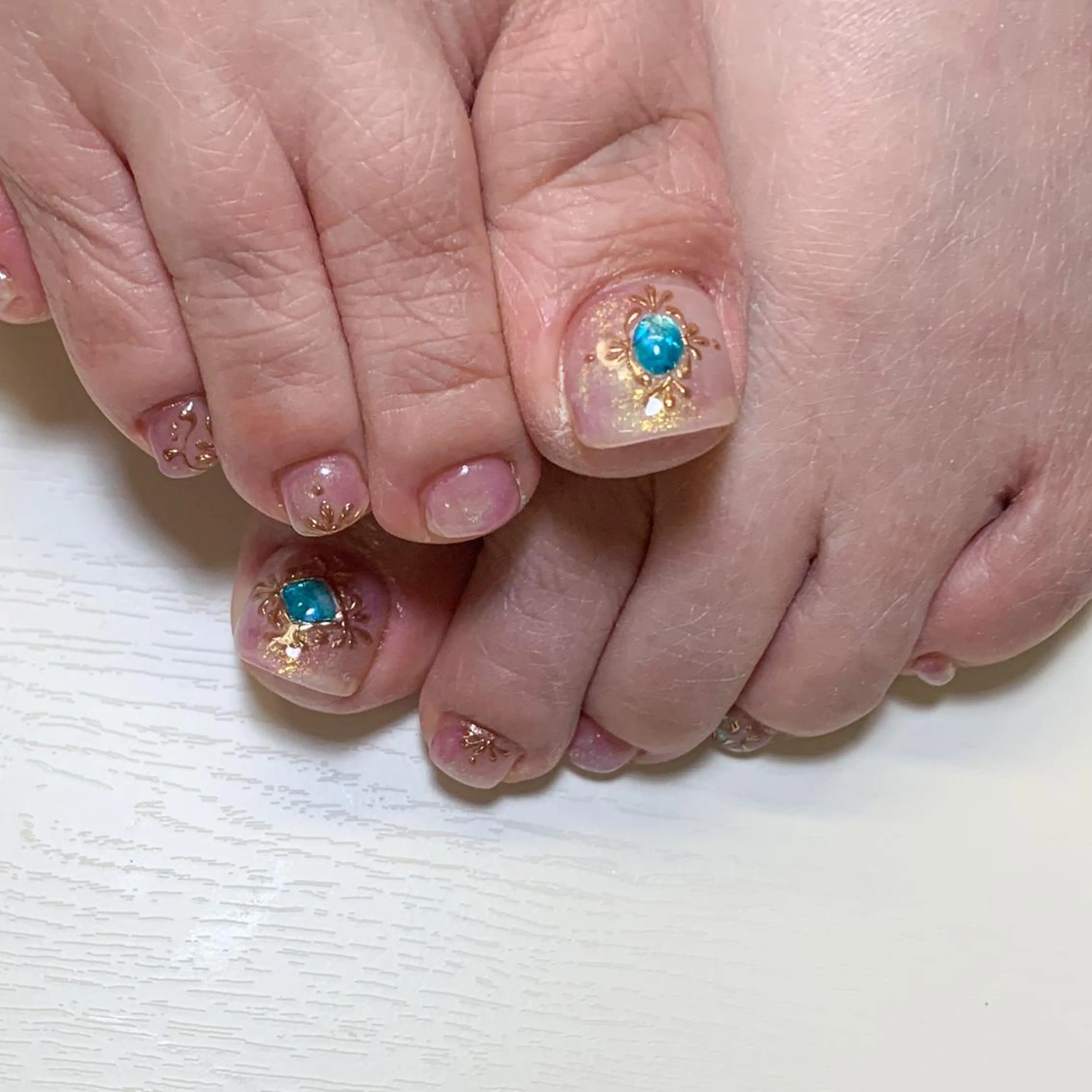 ネイル フットネイル FIORITURA aiのネイルデザイン