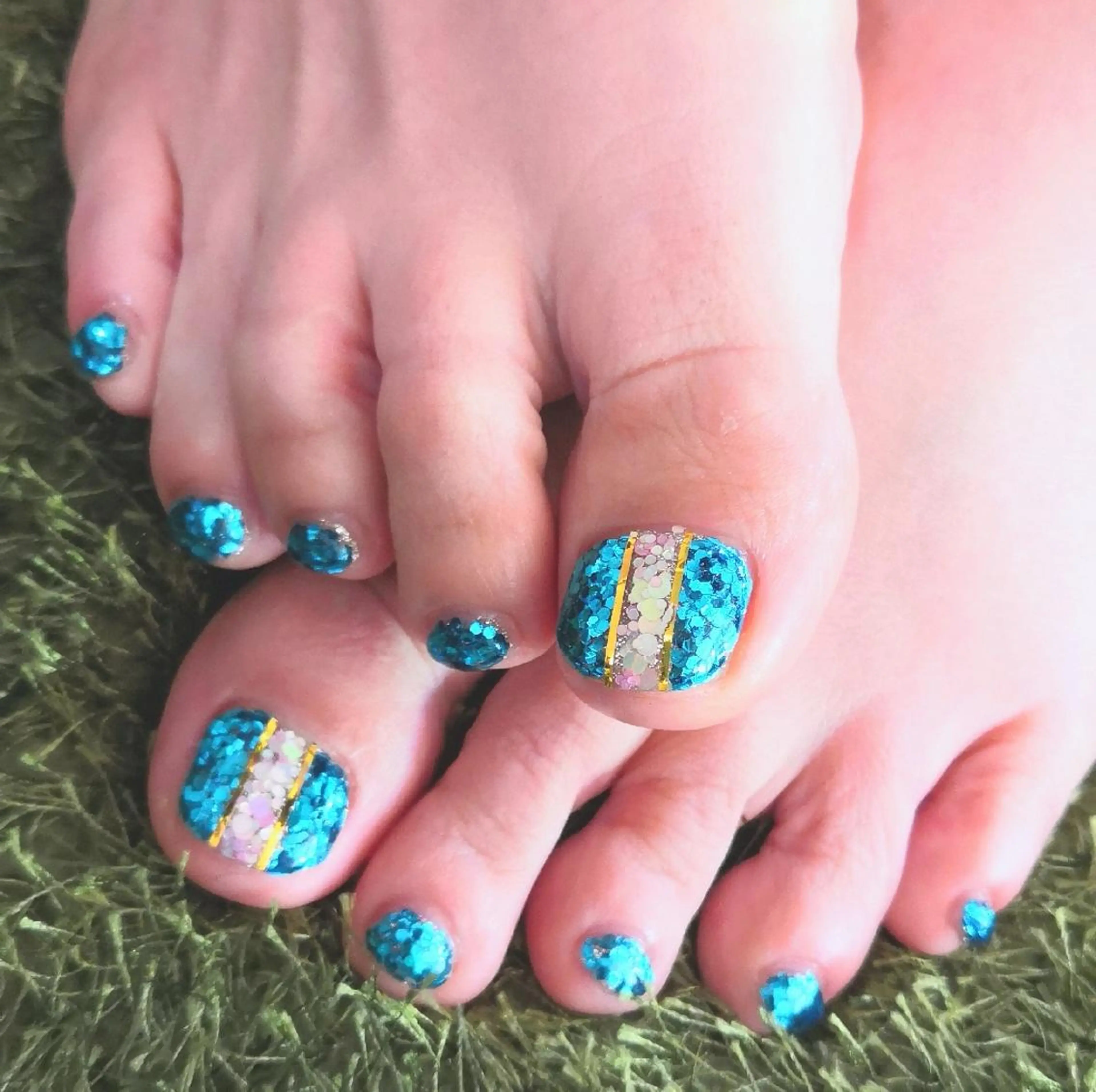 ネイル キラキラネイル フットネイル Nailsalon WAO!!!のネイルデザイン