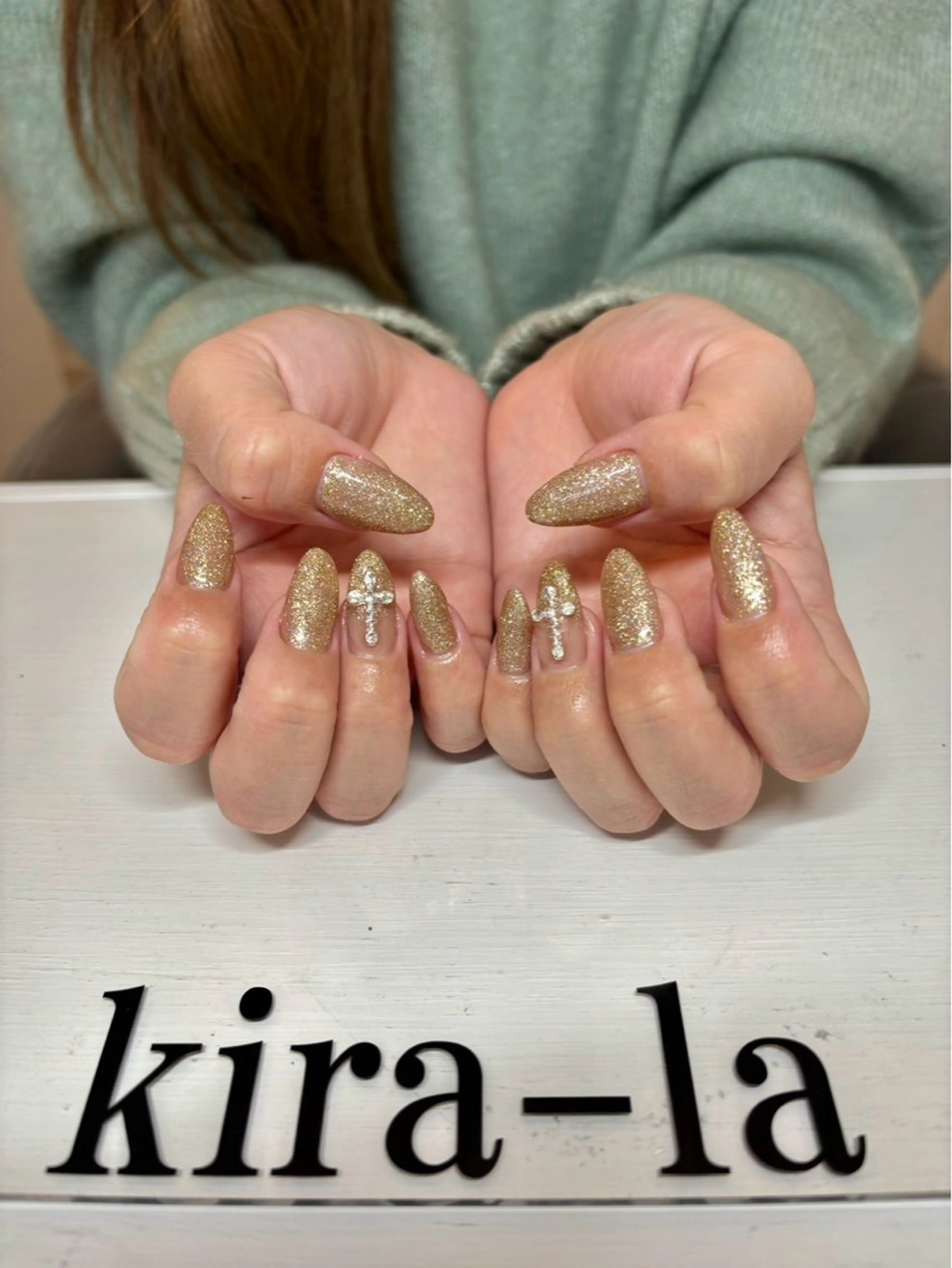ネイル オーロラネイル ゴールド ラメ(グリッター) kira-la キララ･:*..のネイルデザイン