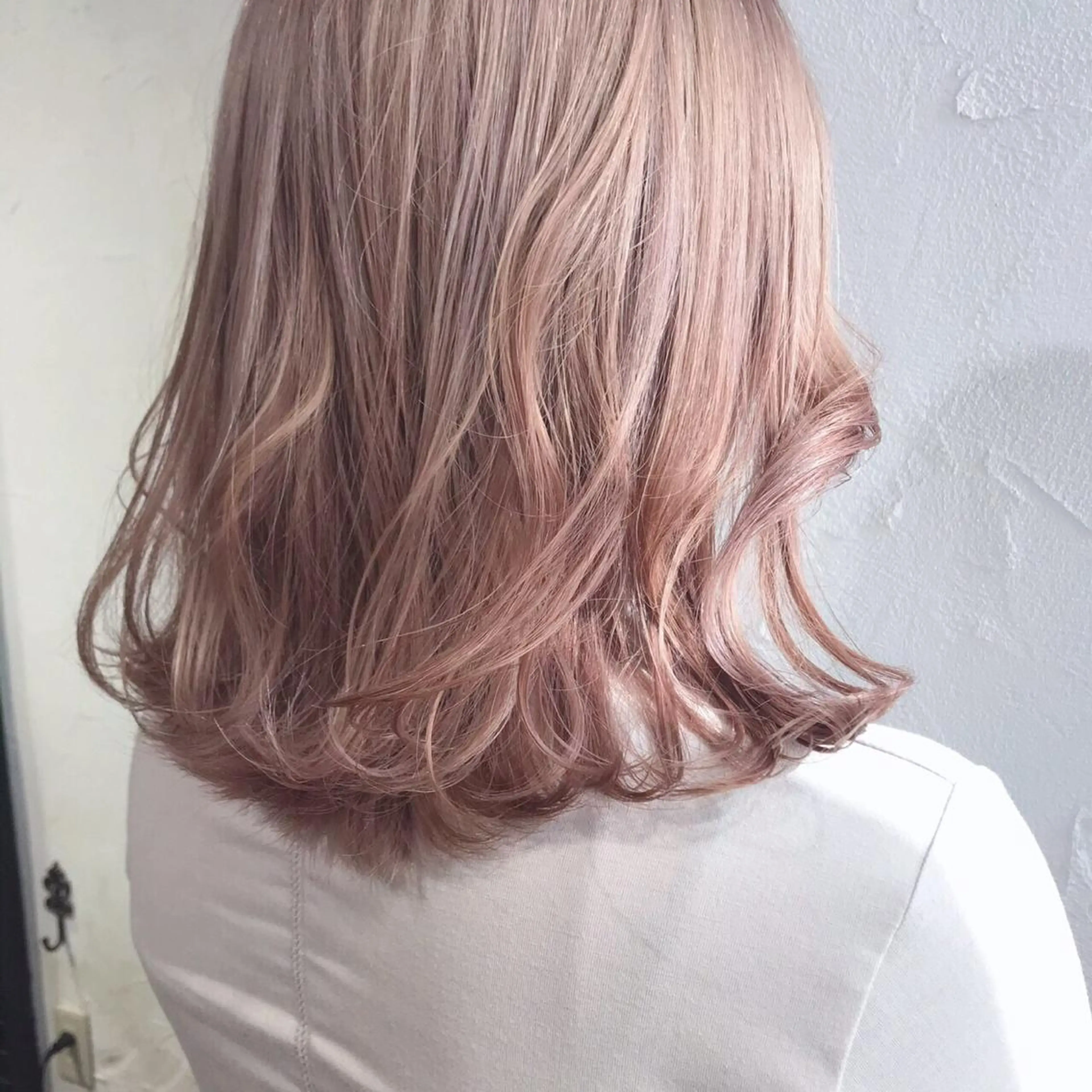 ミディアム カット ヘアカラー ナカオ ヤストシのヘアスタイル