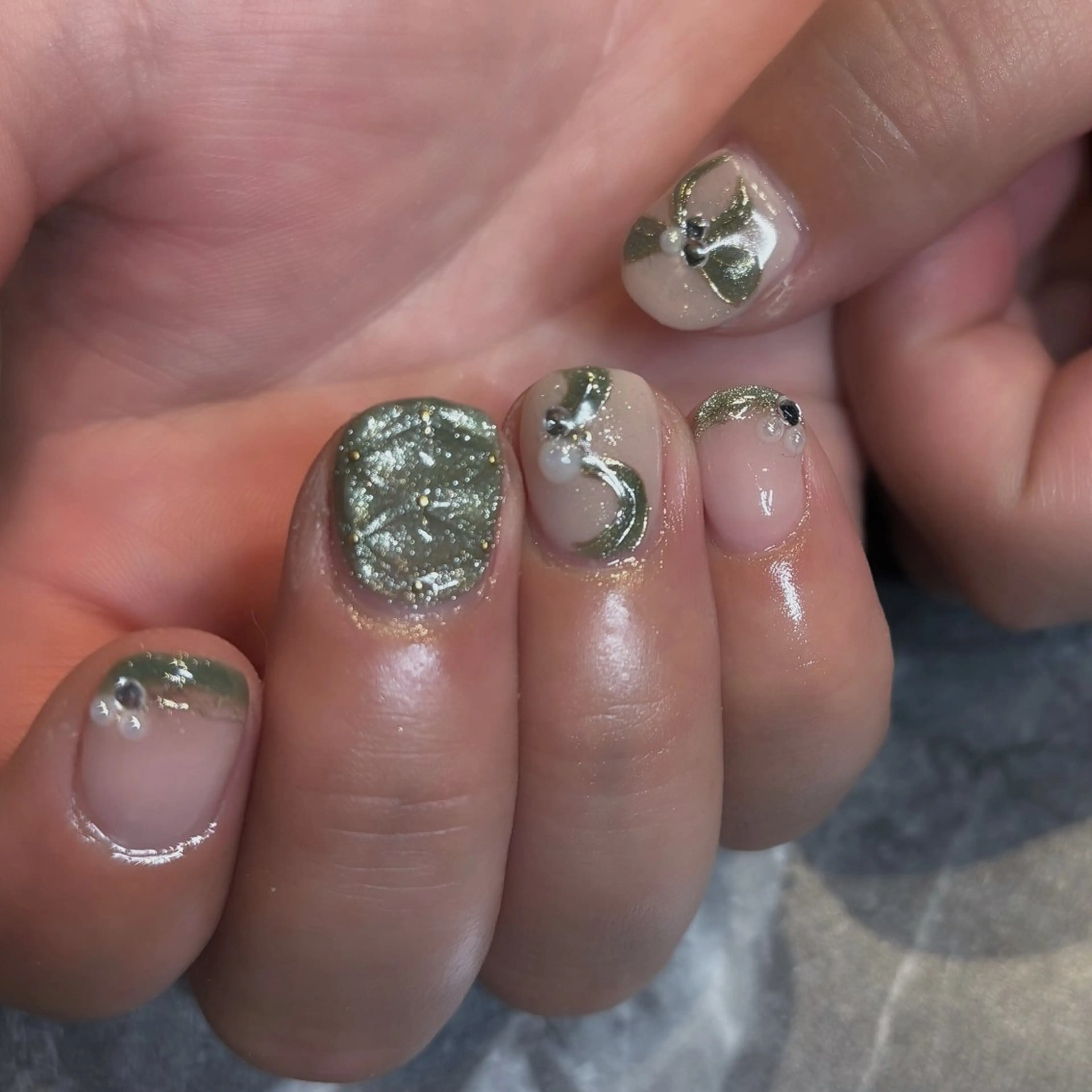 ネイル リボン ショートネイル Nail room Cé所属・china 🌙.・+のネイルデザイン