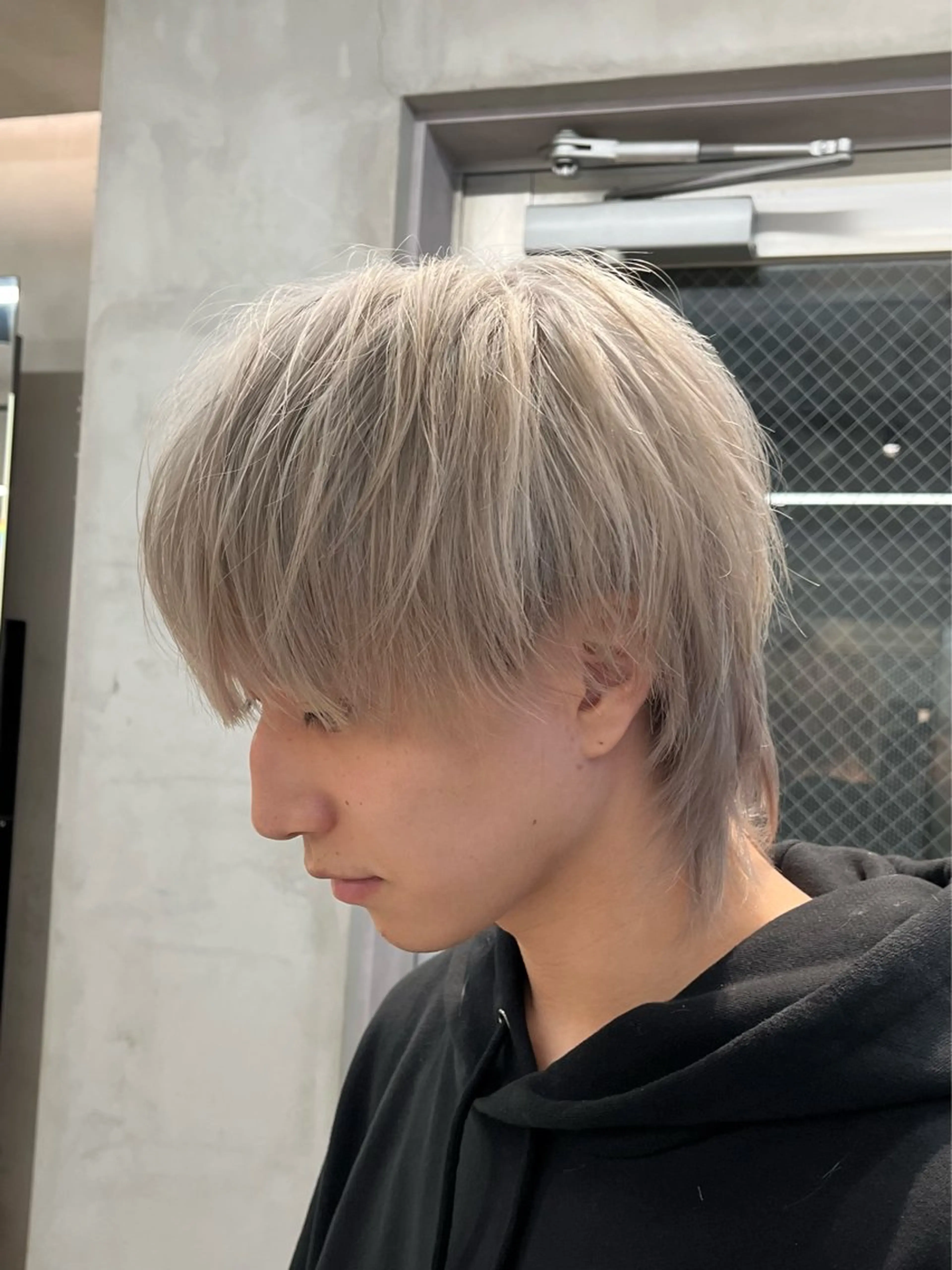 ミディアム ブリーチカラー🌈 ウルフカット🐺のヘアスタイル