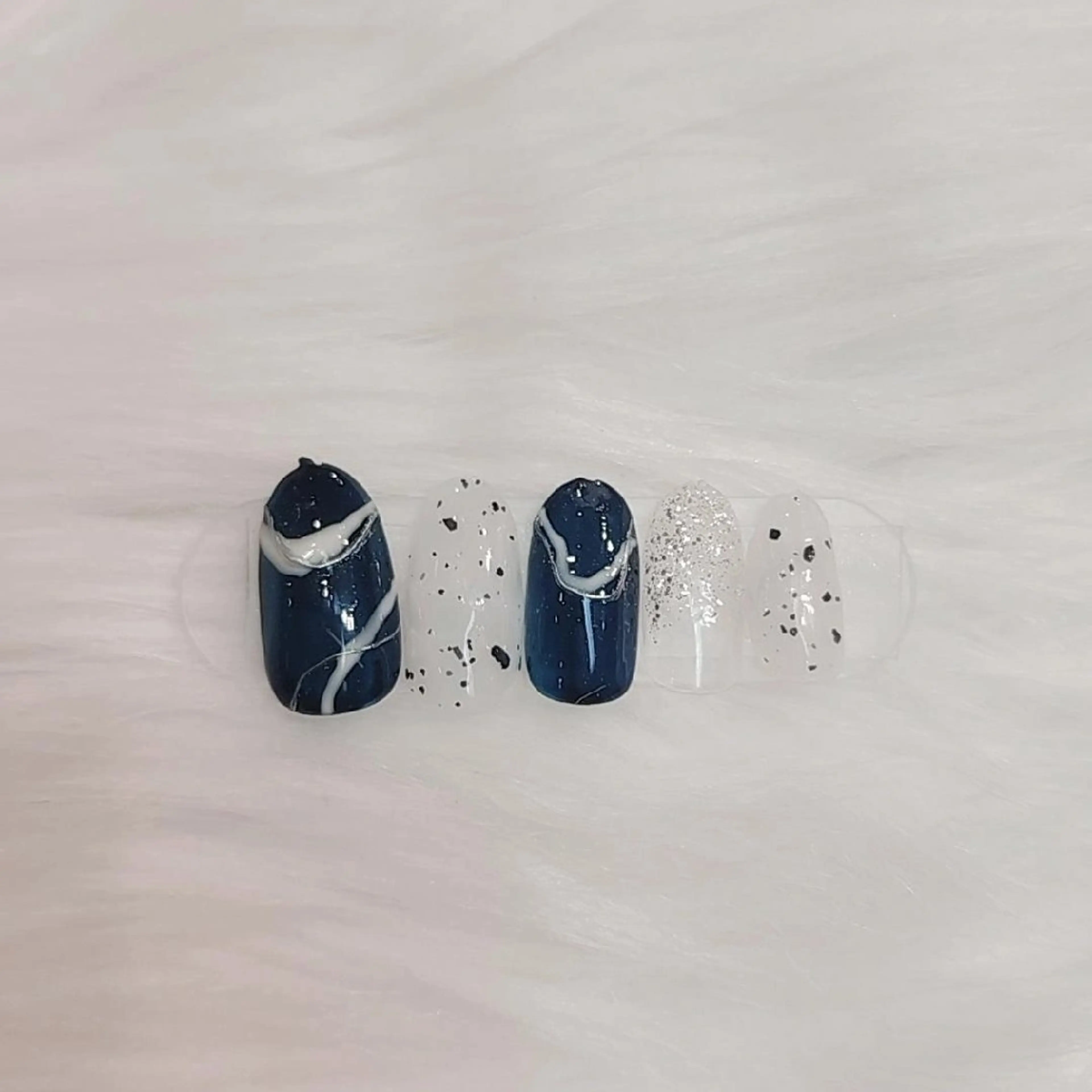 ネイル 💙🤍Tiary M🤍💙のネイルデザイン