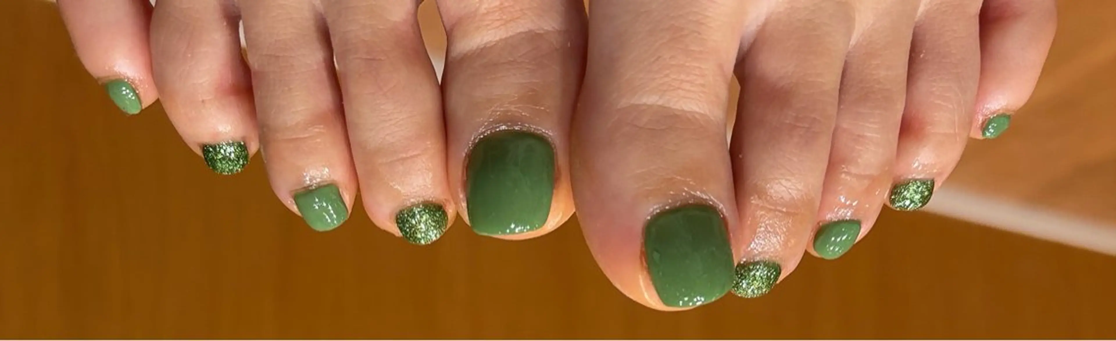 ネイル ラメ(グリッター) フットネイル liberté所属・liberté🫧 新小岩のネイルデザイン