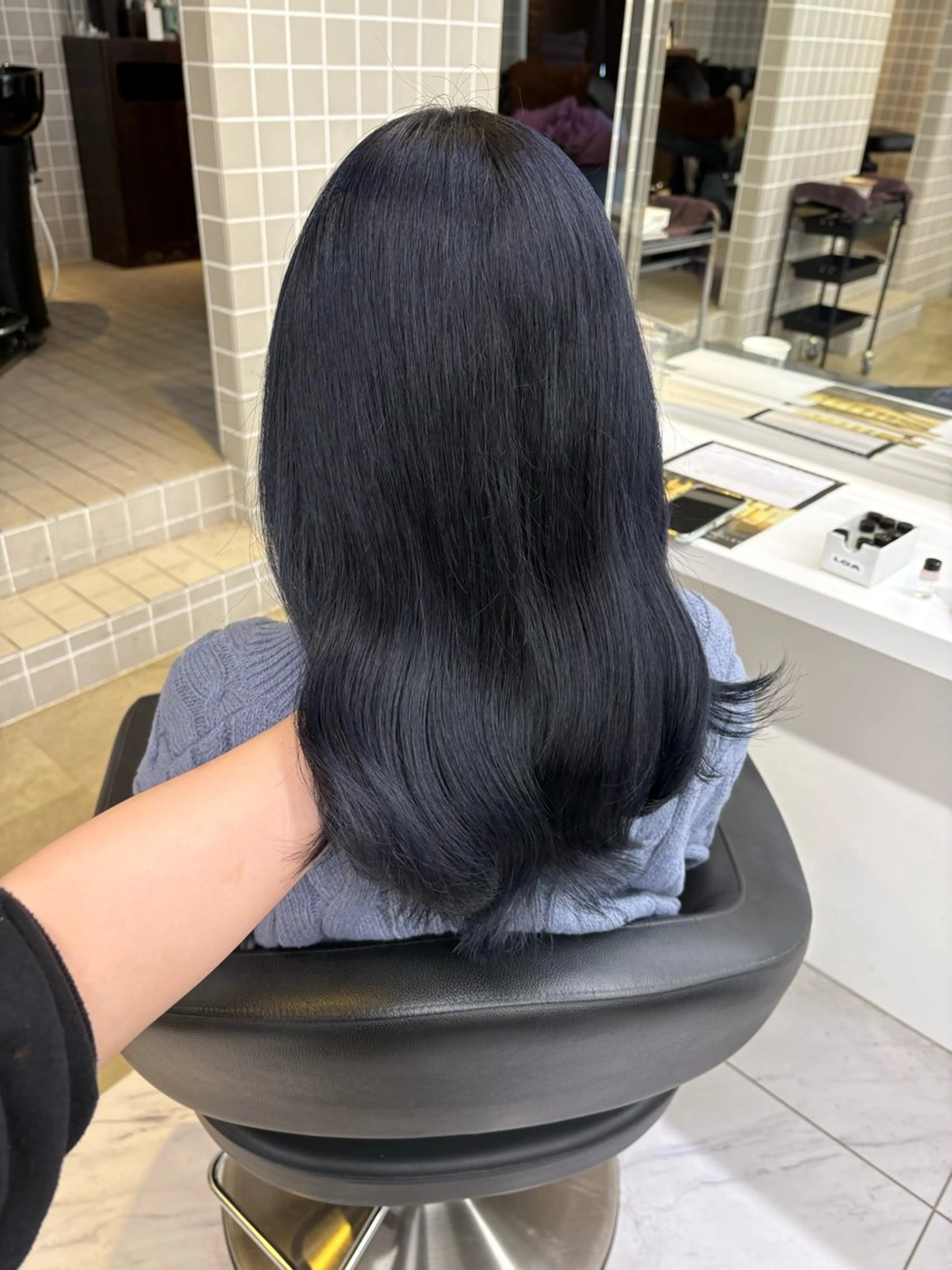 ロング 寒色＆ブリーチ特化 寒色MiOのヘアスタイル