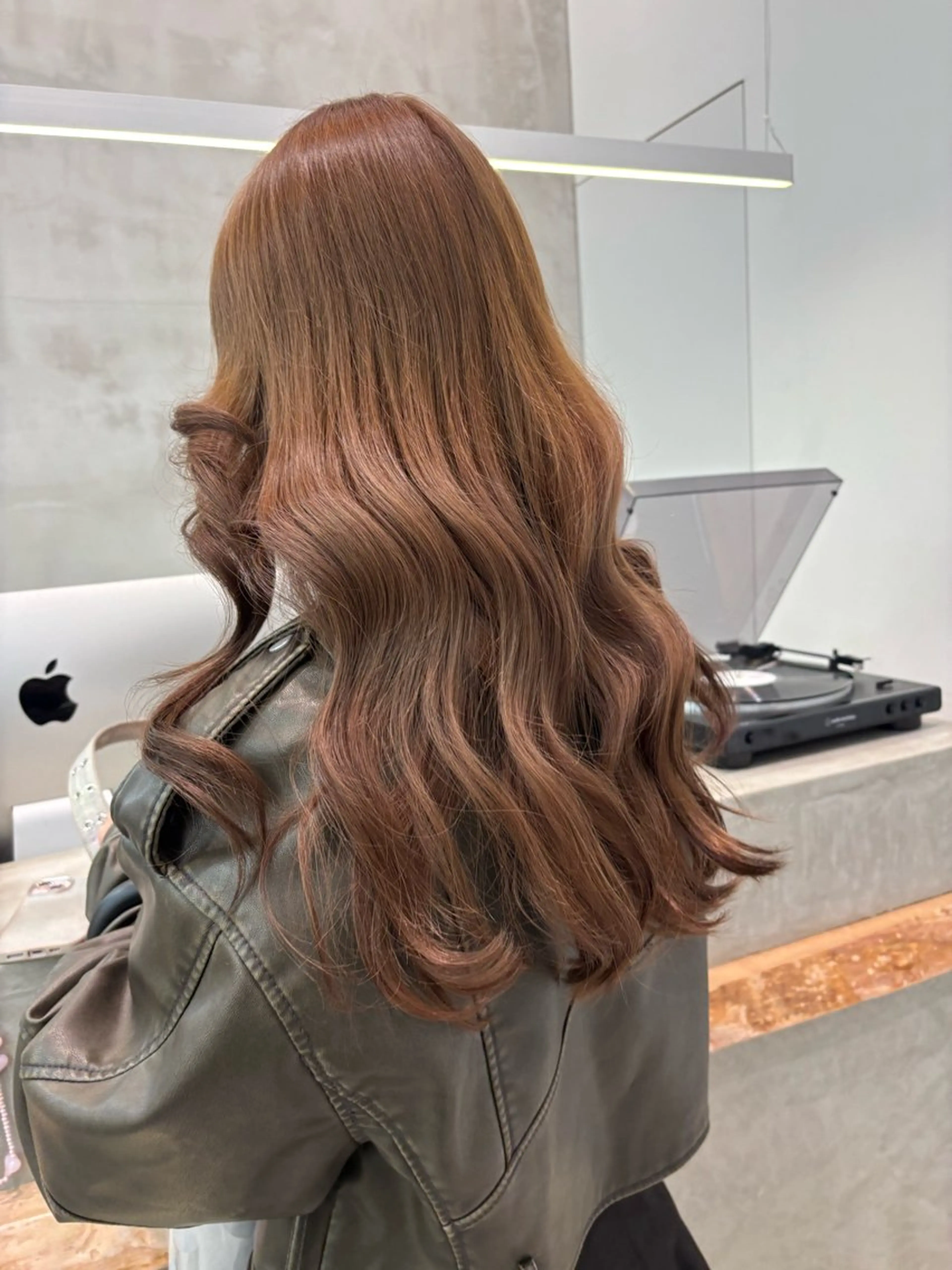 セミロング ヘアカラー 艶髪ストレート🫶 AYANAのヘアスタイル