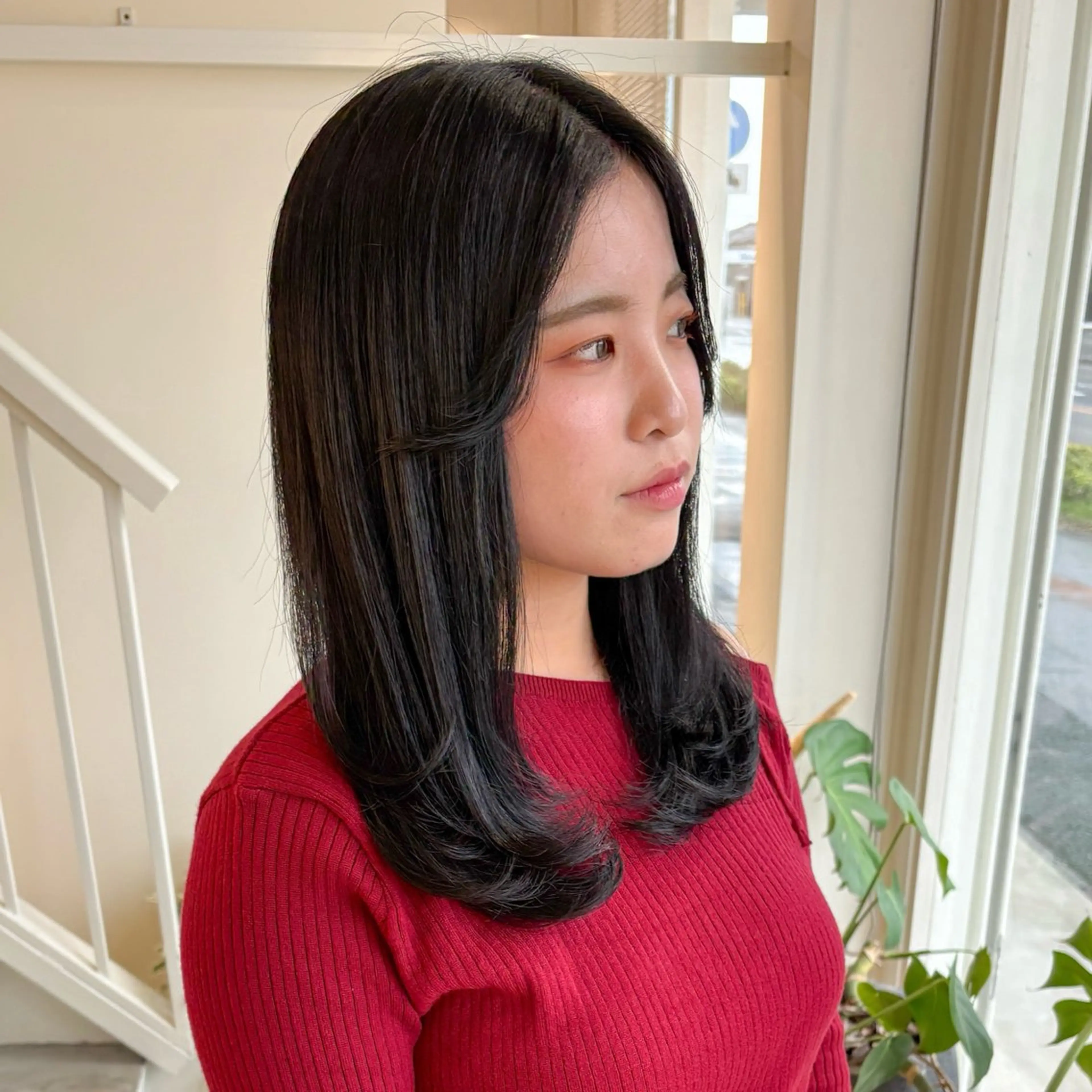 ロング カラー 黒髪 ブルーカラー ブルーブラック 透明感カラー レイヤーカット 安西 香利奈のヘアスタイル