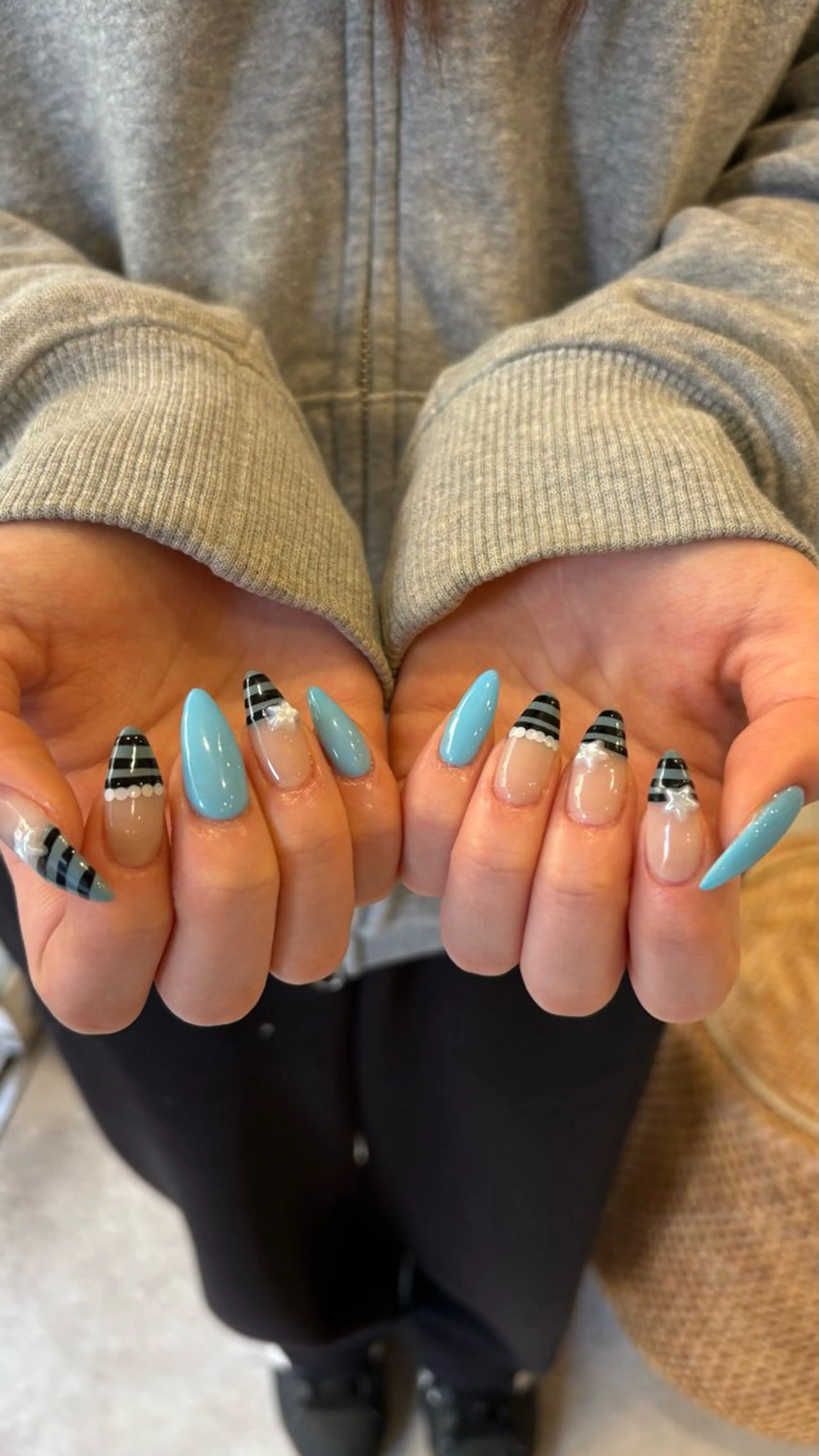 ネイル しおん🎶｜ひと 癖ニュアンス｜個性派のネイルデザイン