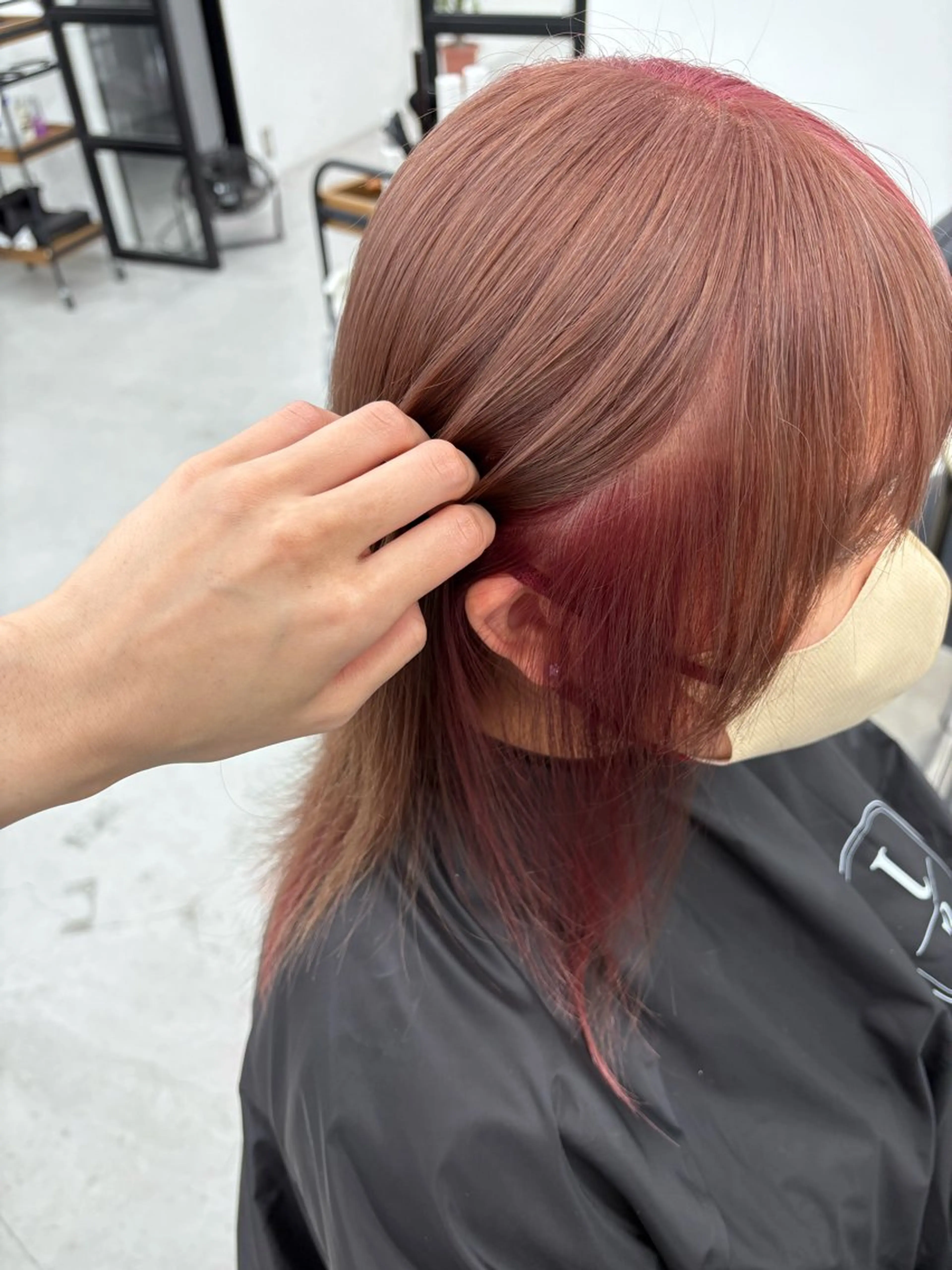 【💫イヤリングカラー💫】【ケアブリーチ付き】イヤリング部分ブリーチ+全体カラー𖤐 ̖́-の写真