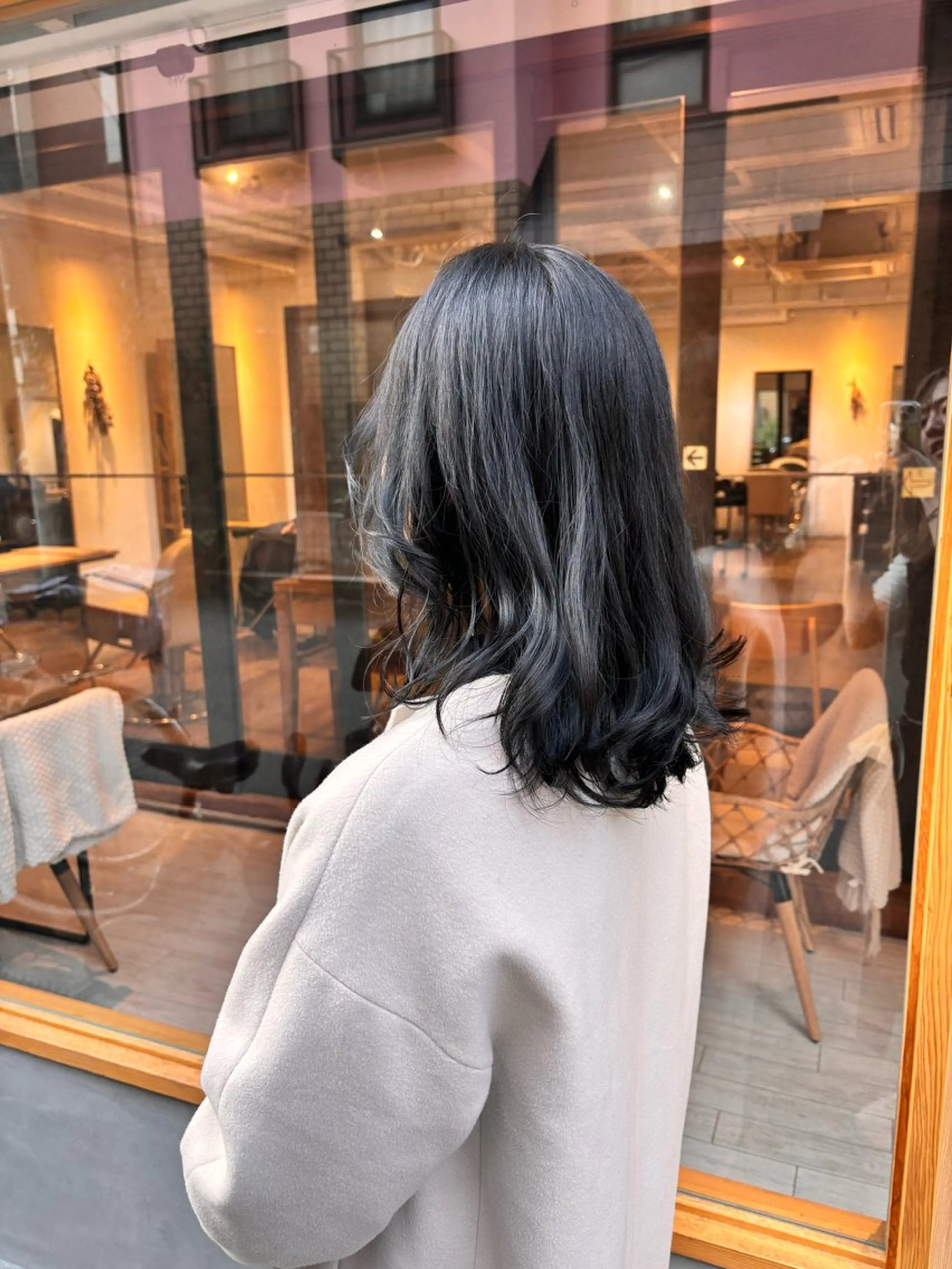 ミディアム カラー ブルーカラー ブルーグレー ブルーグレージュ 透明感カラー グレージュ カット ヘアカラー トリートメント newi 京橋 【yuuki】のヘアスタイル