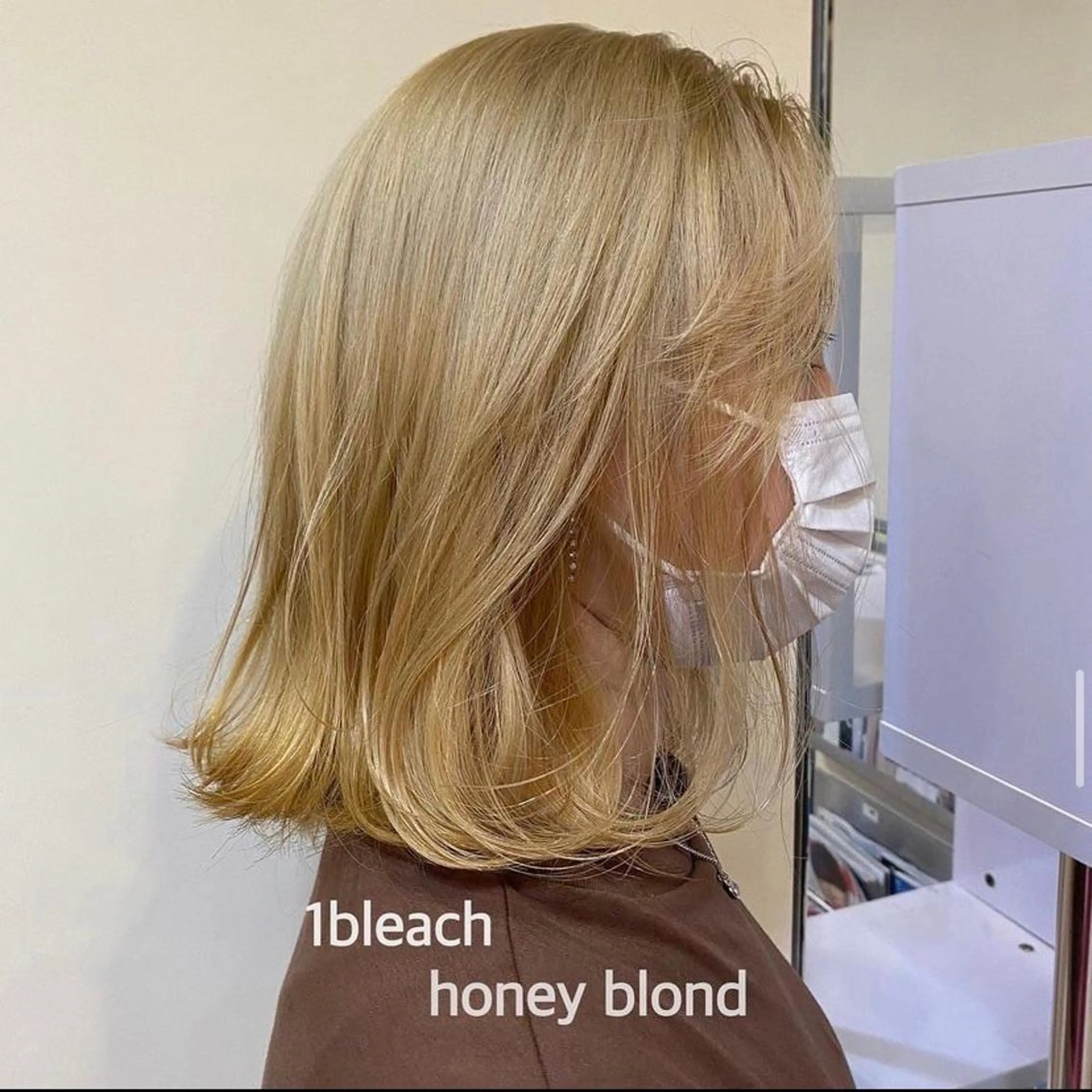 ミディアム AHNKISM所属・トレンドレイヤー/ 透明感カラーのヘアスタイル