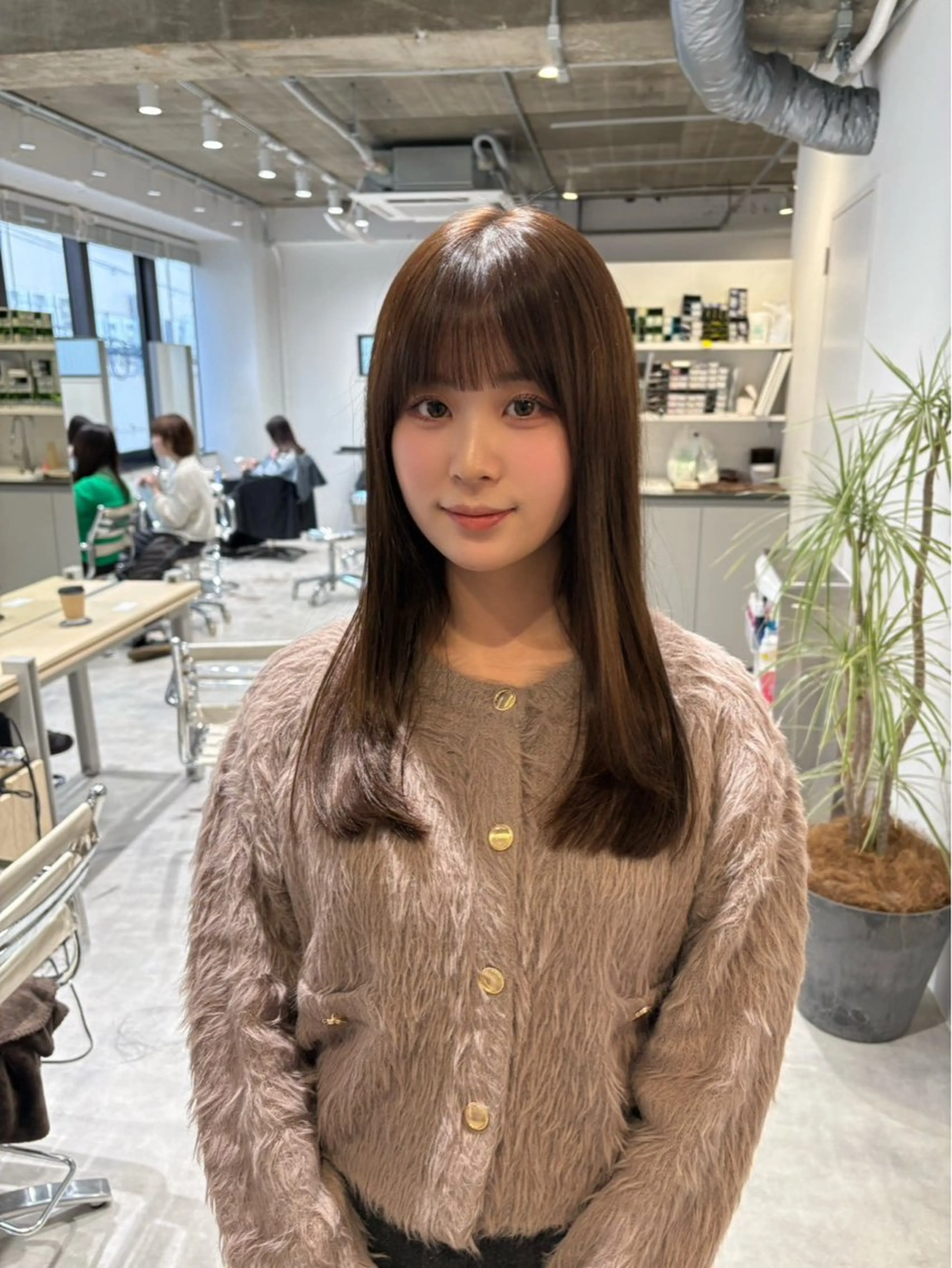 セミロング LOREN＋透明感 オリーブhirokoのヘアスタイル