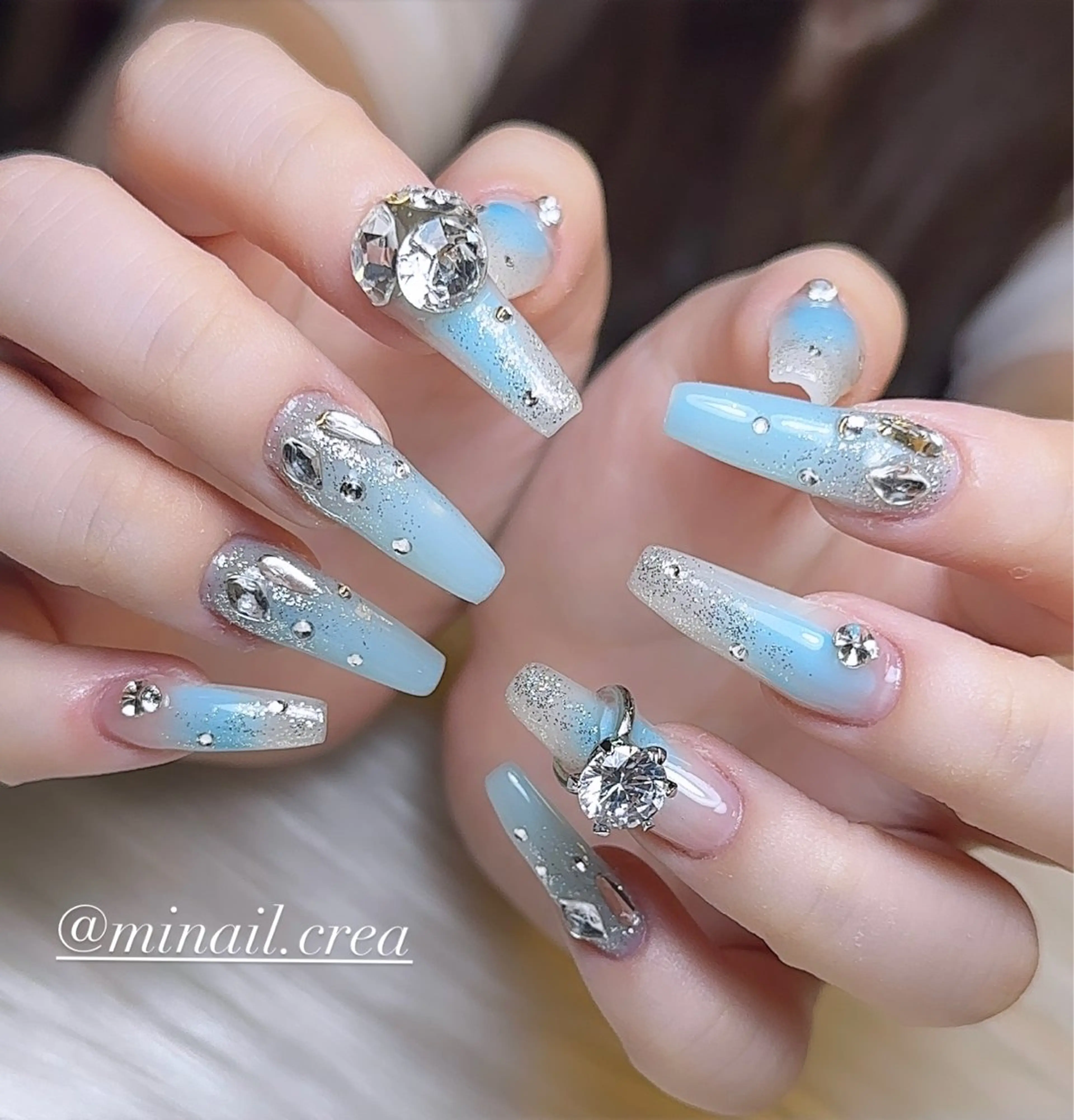 ネイル ブルー キラキラネイル ロングネイル ワンカラーネイル スカルプネイル ハンドネイル CRéA　-private nailsalon-所属・CReA nailのネイルデザイン