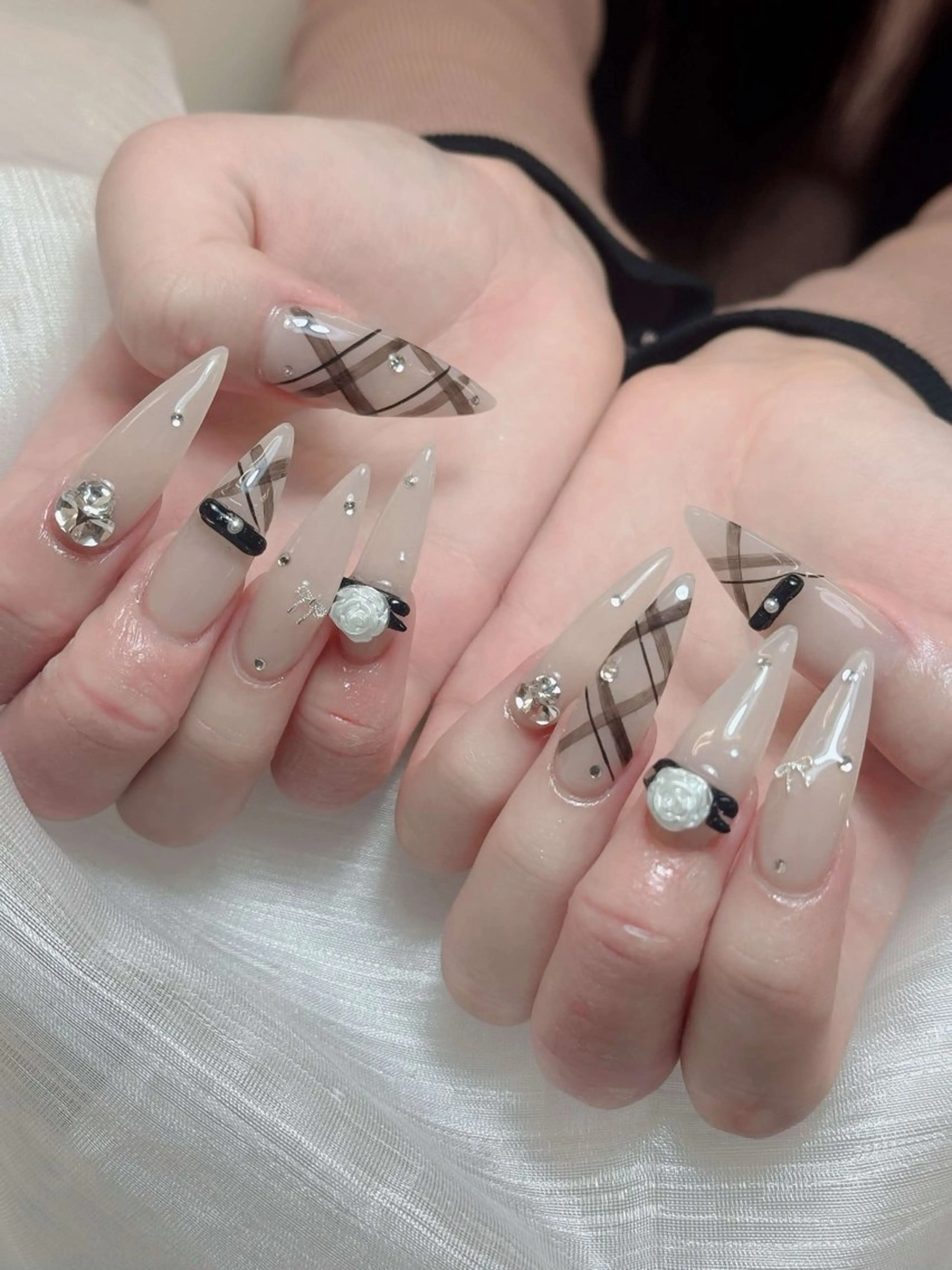 ネイル アートネイル オーロラネイル チークネイル 長さ出し フットネイル ハンドネイル フットネイル ハンドケア Noiranail_ studio川越西口のネイルデザイン