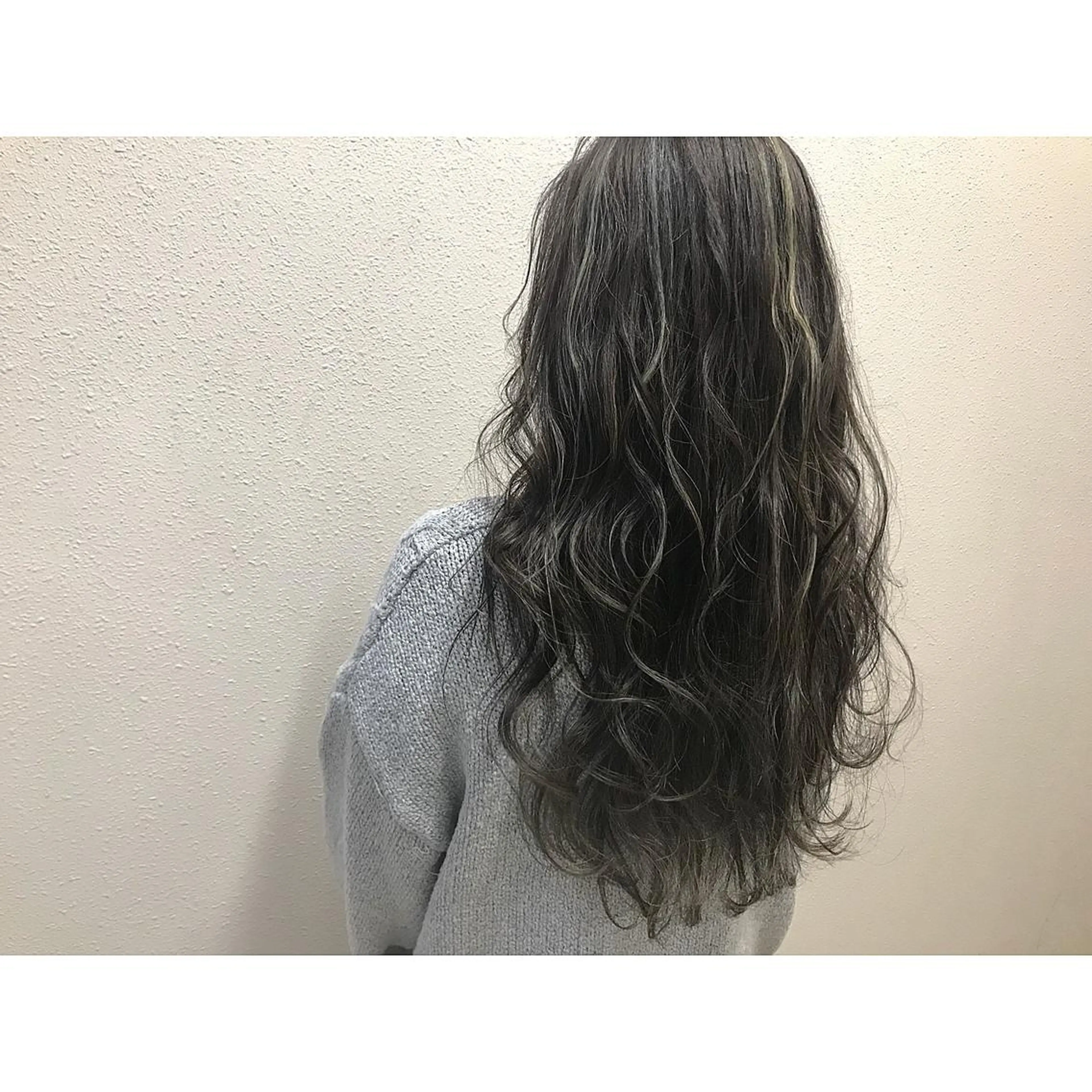 ロング パーマ ハイライト カット ヘアカラー トリートメント 荒木 拓也のヘアスタイル